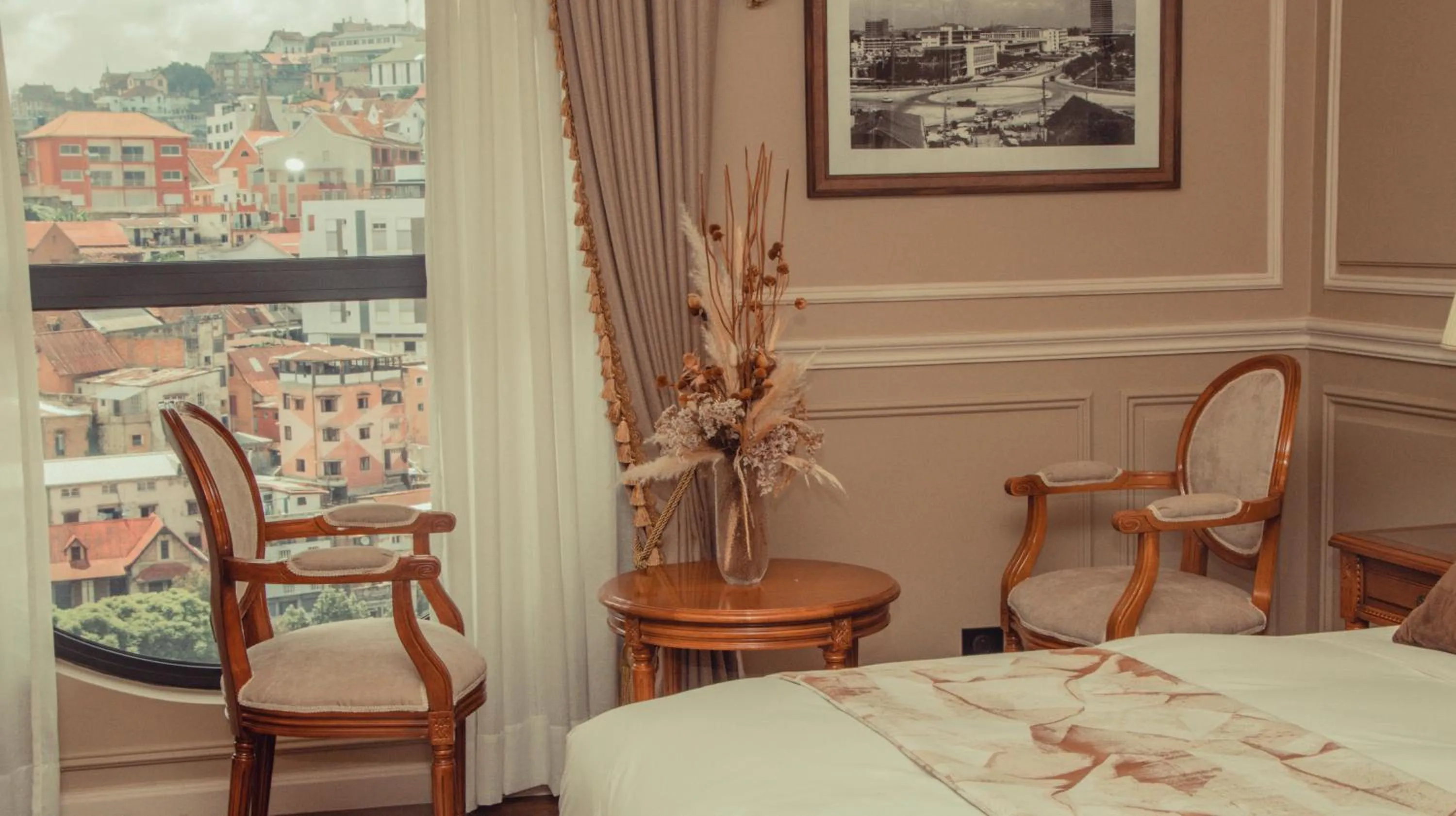 Bed in Hôtel Colbert Palace