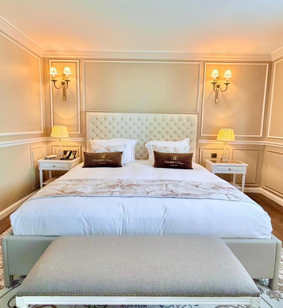 Bed in Hôtel Colbert Palace