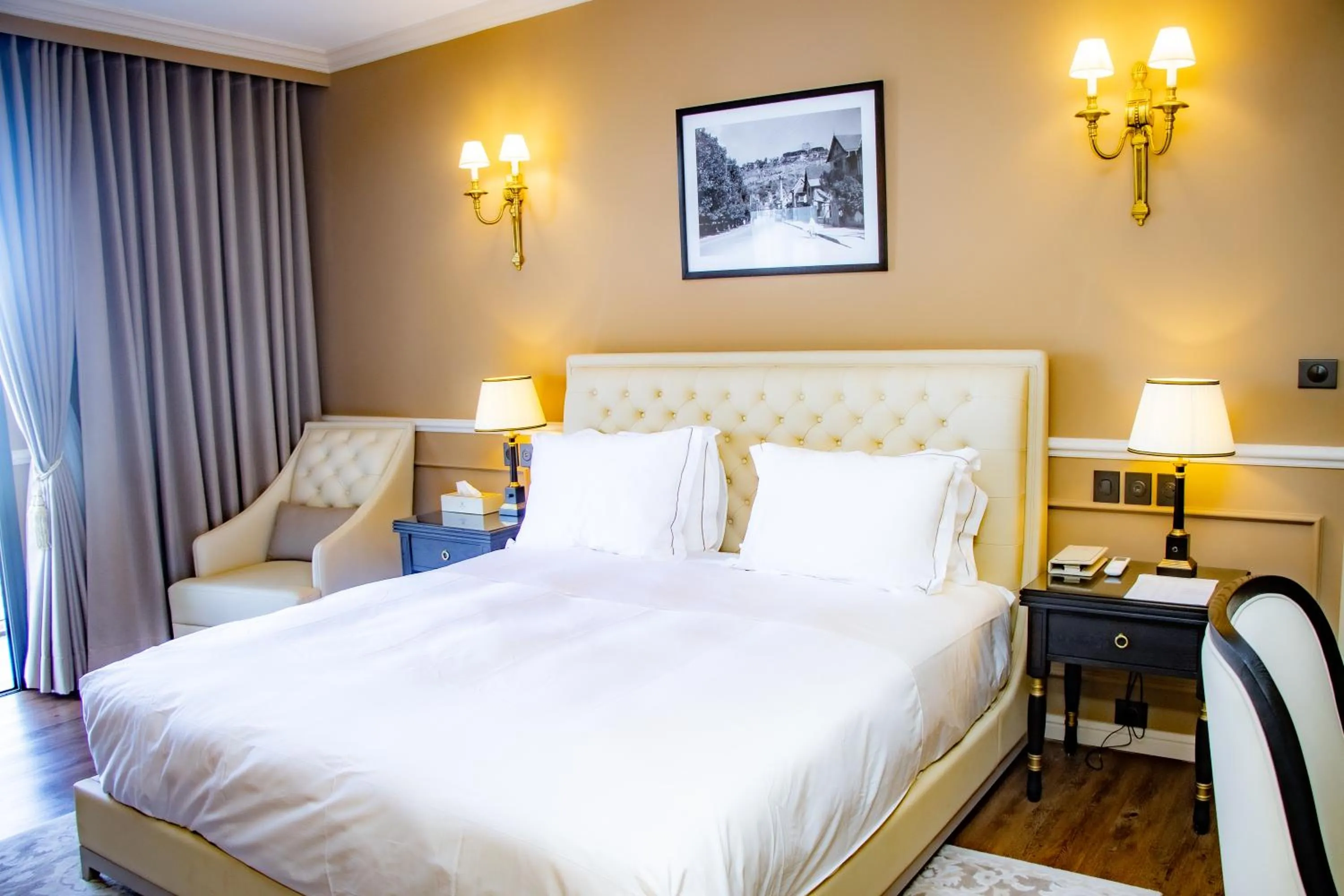 Bed in Hôtel Colbert Palace