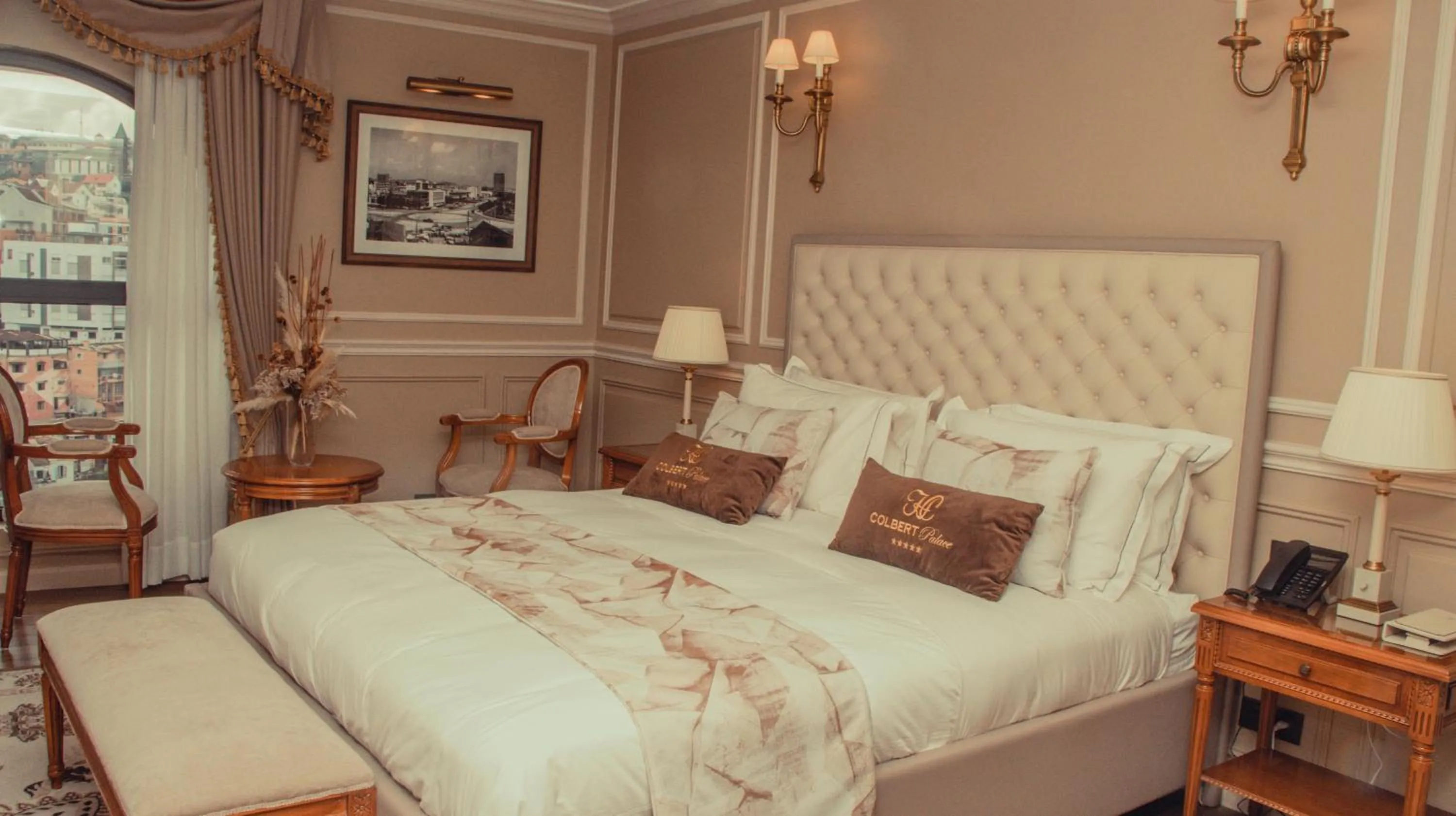 Bed in Hôtel Colbert Palace