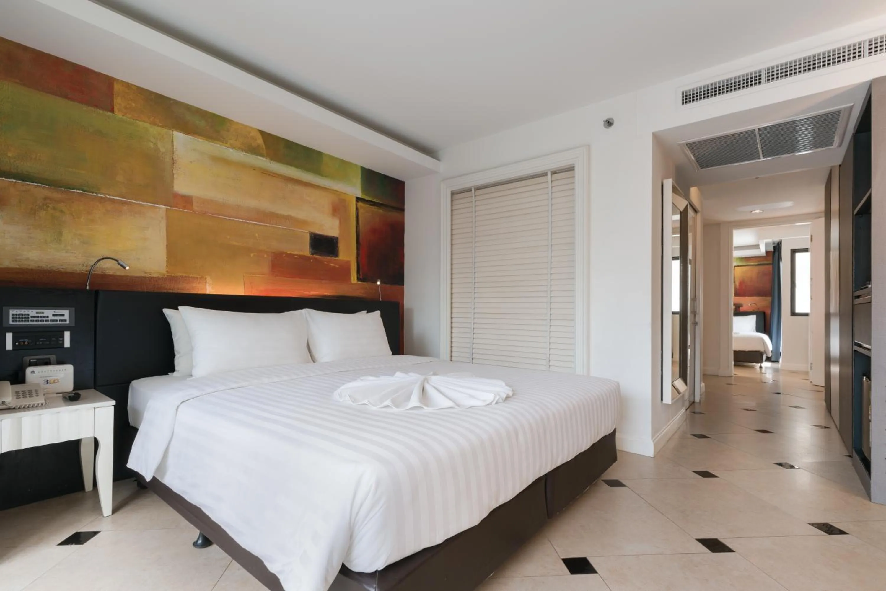 Photo of the whole room, Bed in Skye Hotel Bangkok