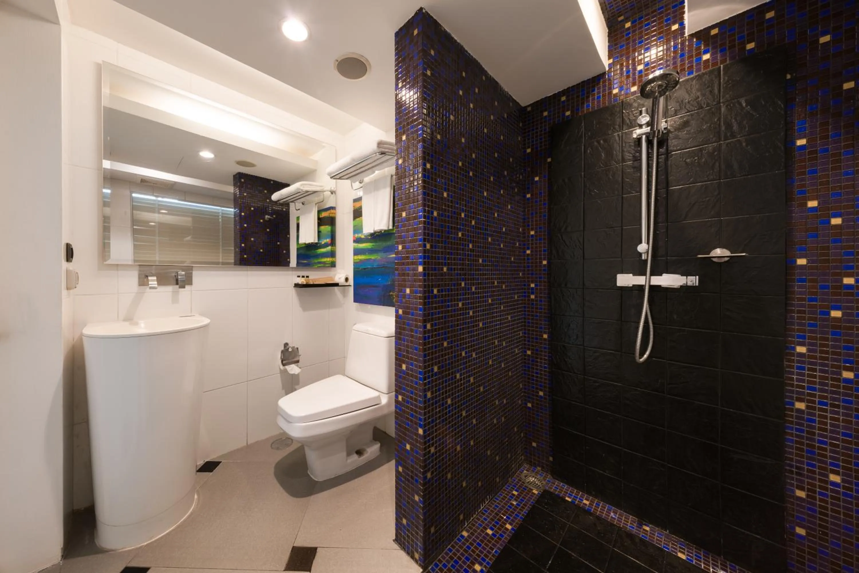 Bathroom in Skye Hotel Bangkok