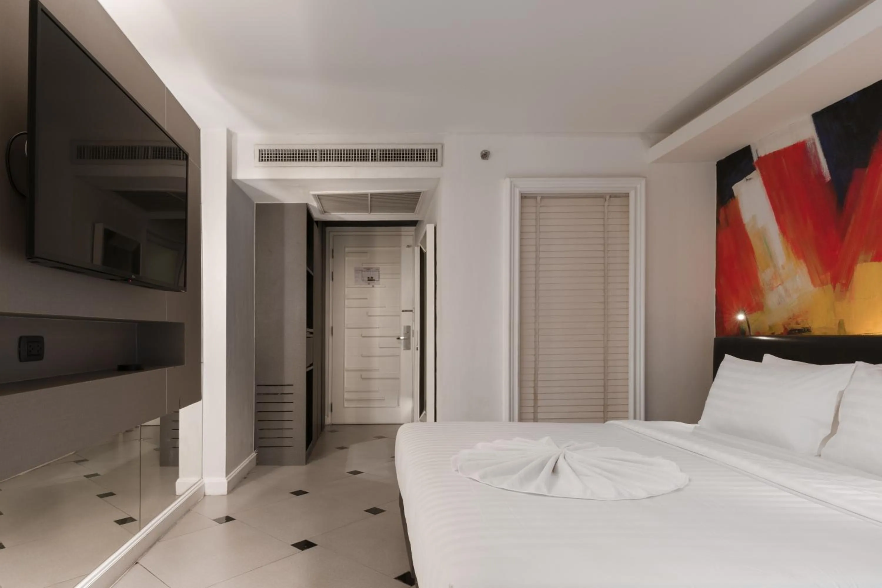 Bedroom, Bed in Skye Hotel Bangkok