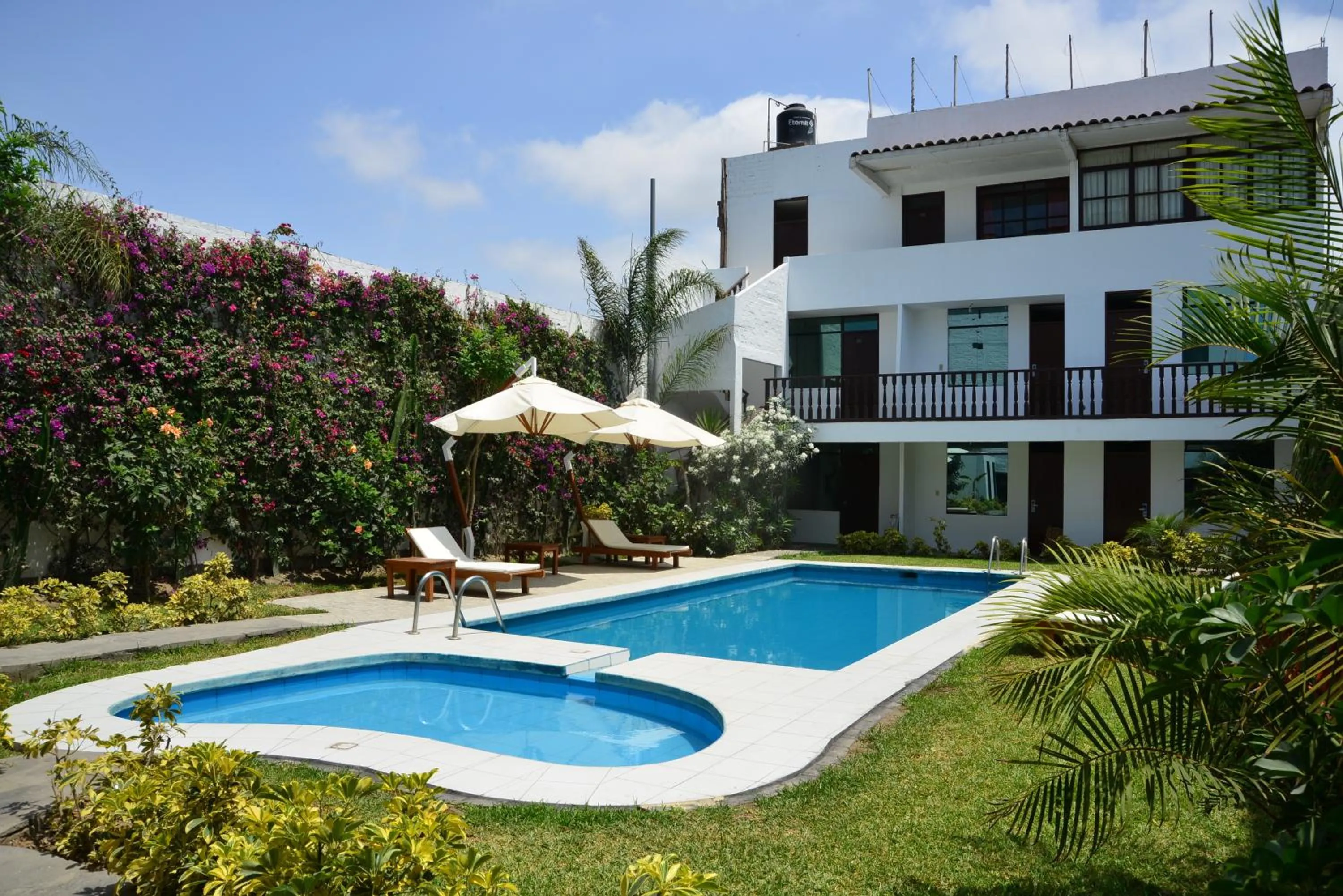 Swimming pool in Qallwa Asia