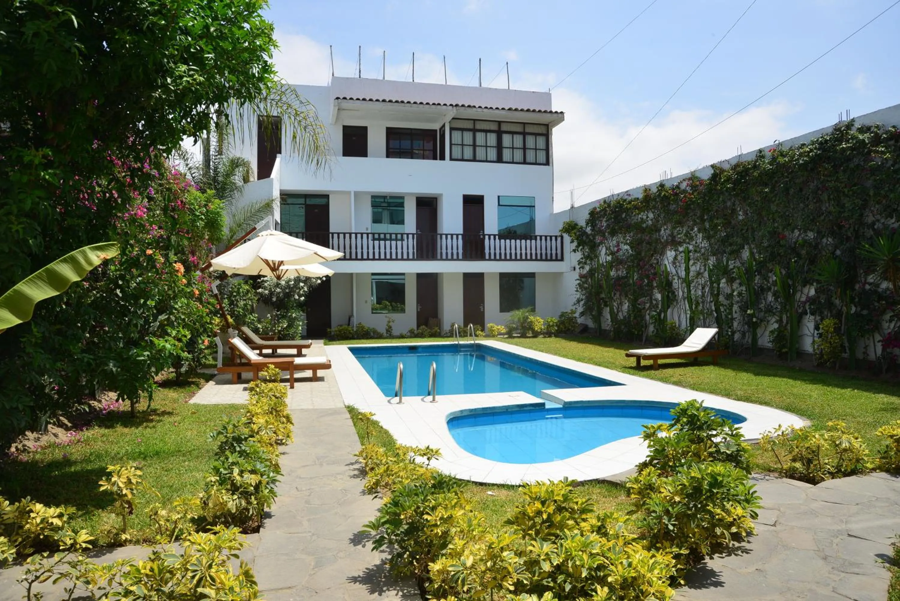 Swimming pool in Qallwa Asia