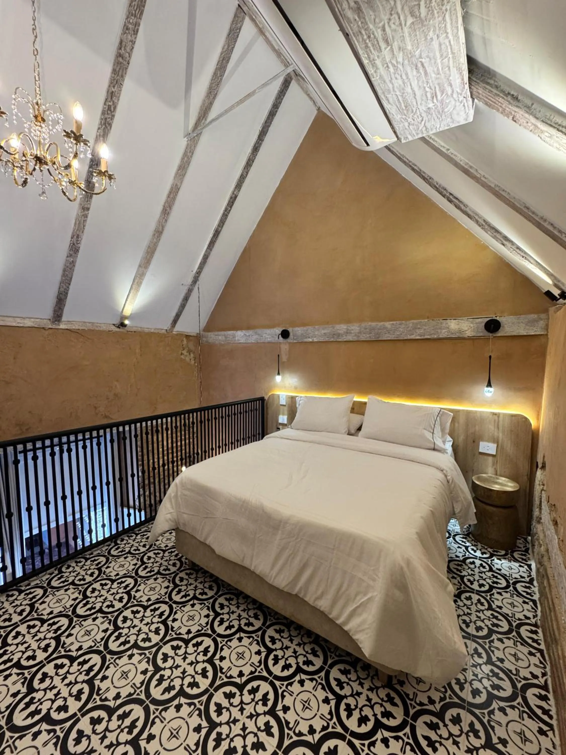 Double Room with Balcony - single occupancy in Hotel Villa Alta Guest House