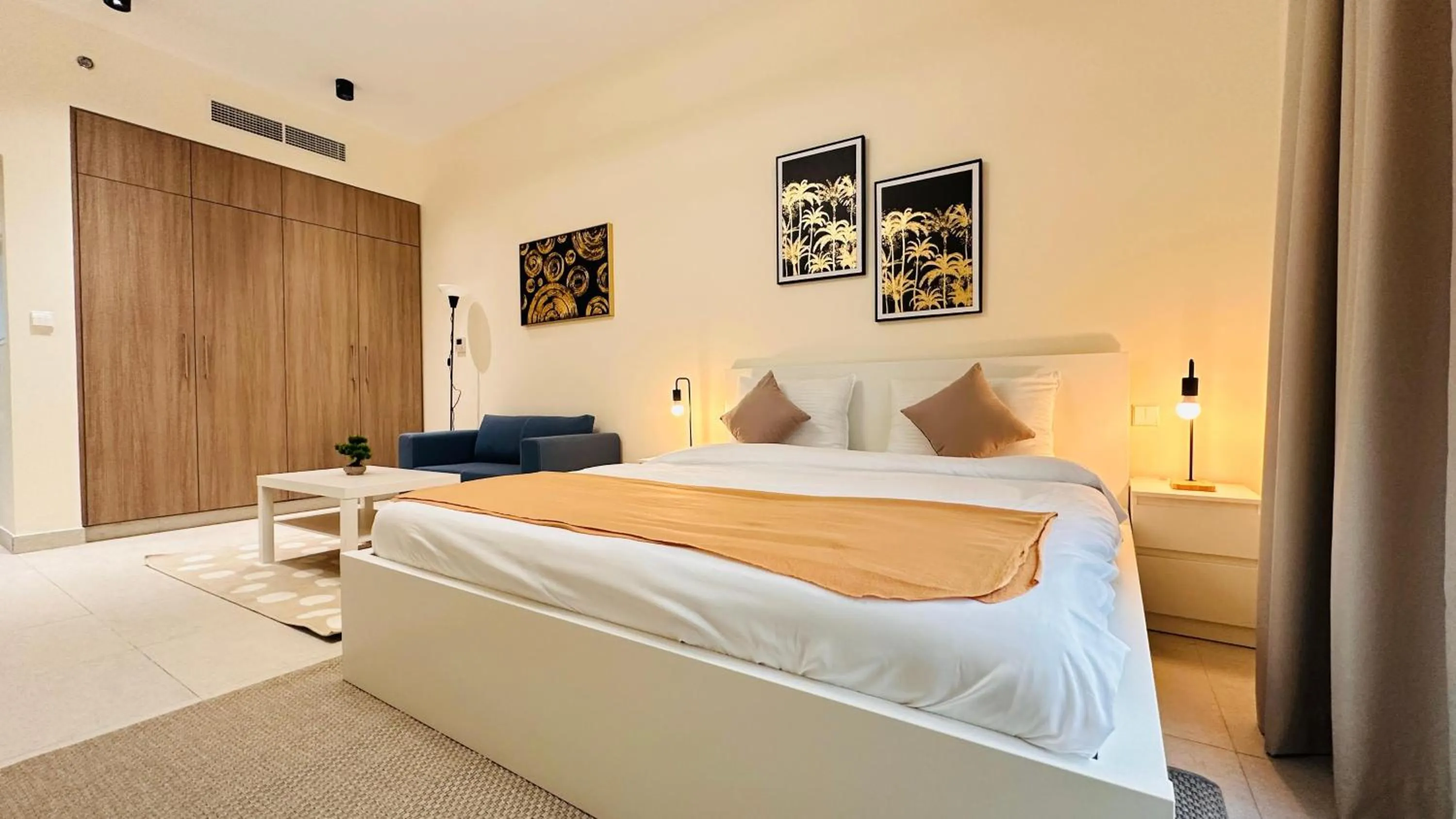 Photo of the whole room, Bed in Sunday Sheikh Zayed Road Concord Tower by Belvilla