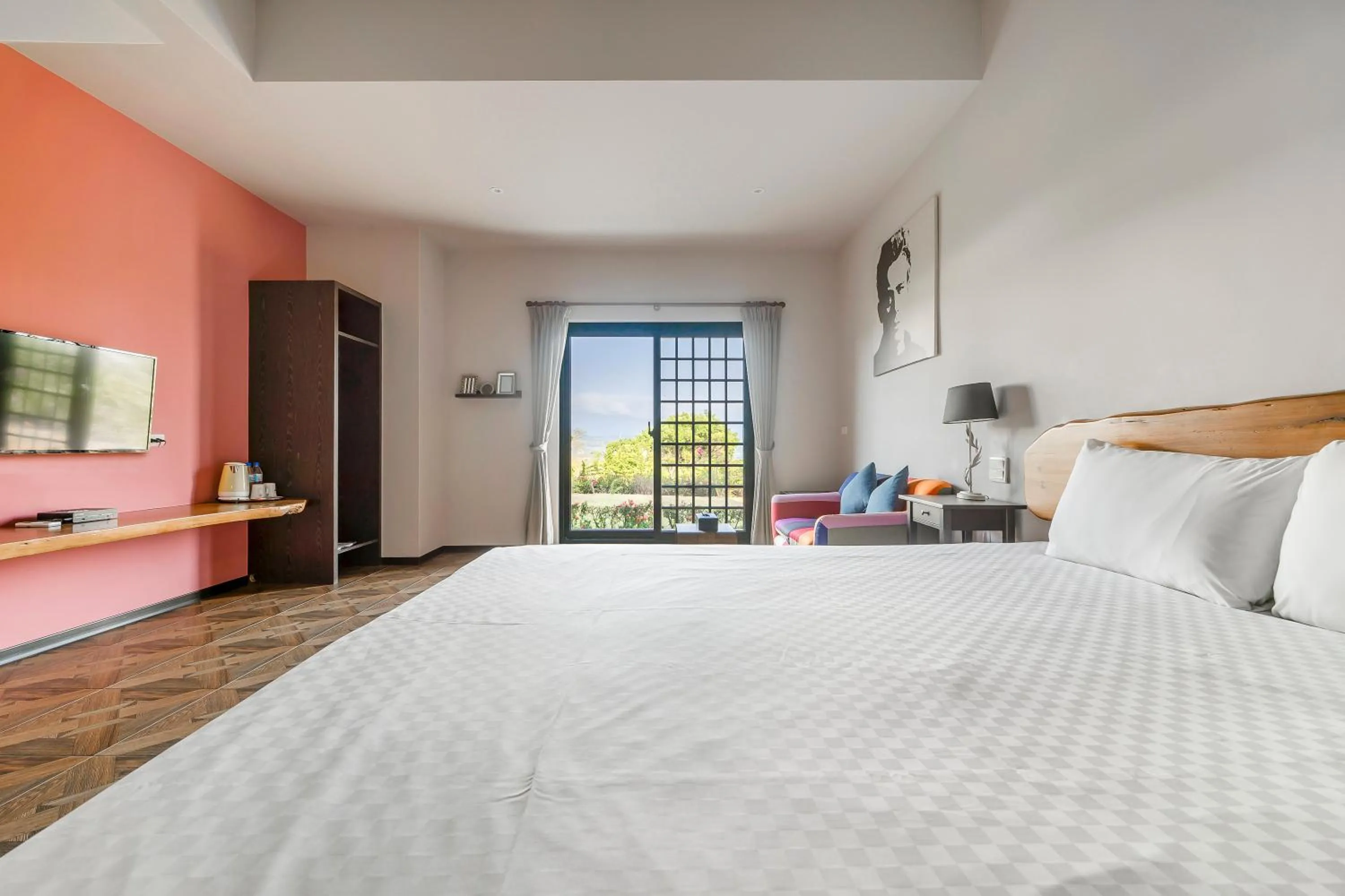 Photo of the whole room, Bed in Kavana Cottage