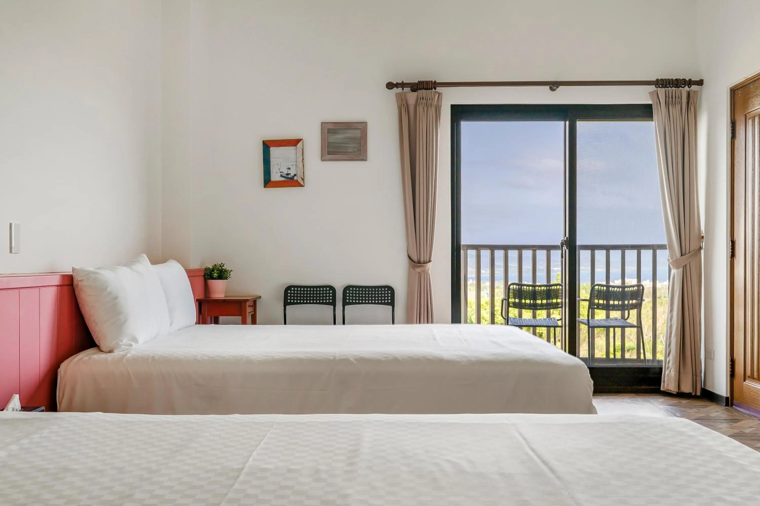 Photo of the whole room, Bed in Kavana Cottage