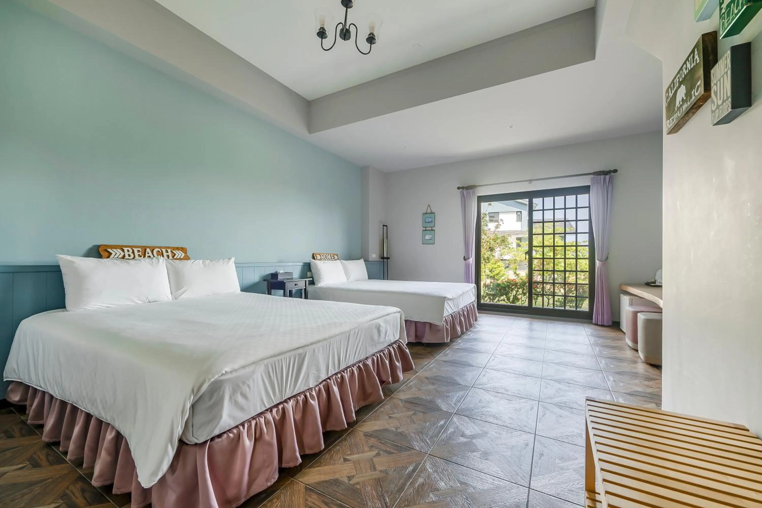 Photo of the whole room, Bed in Kavana Cottage