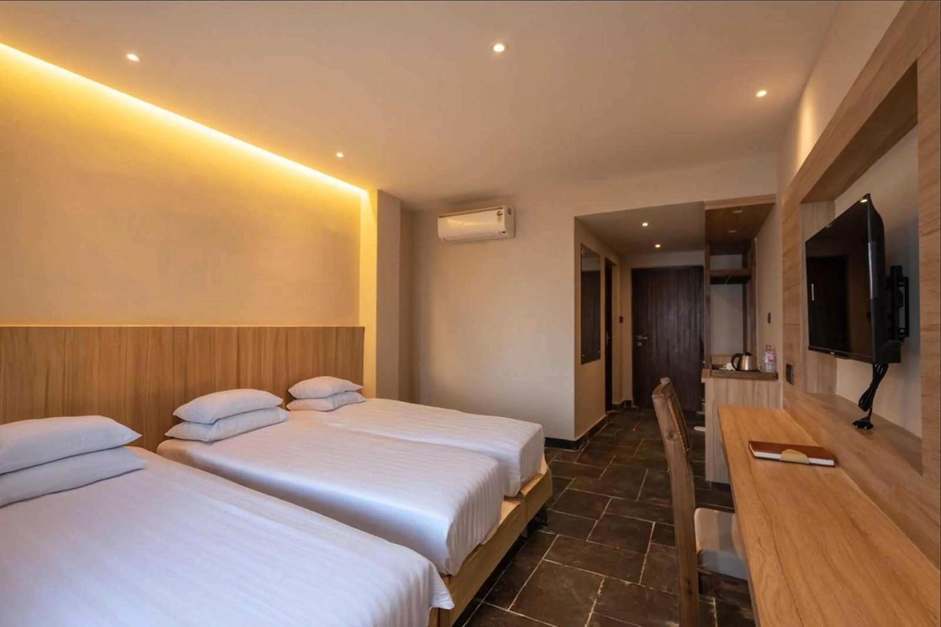 Bed in Nana Mountain Resort Mt Annapurna View