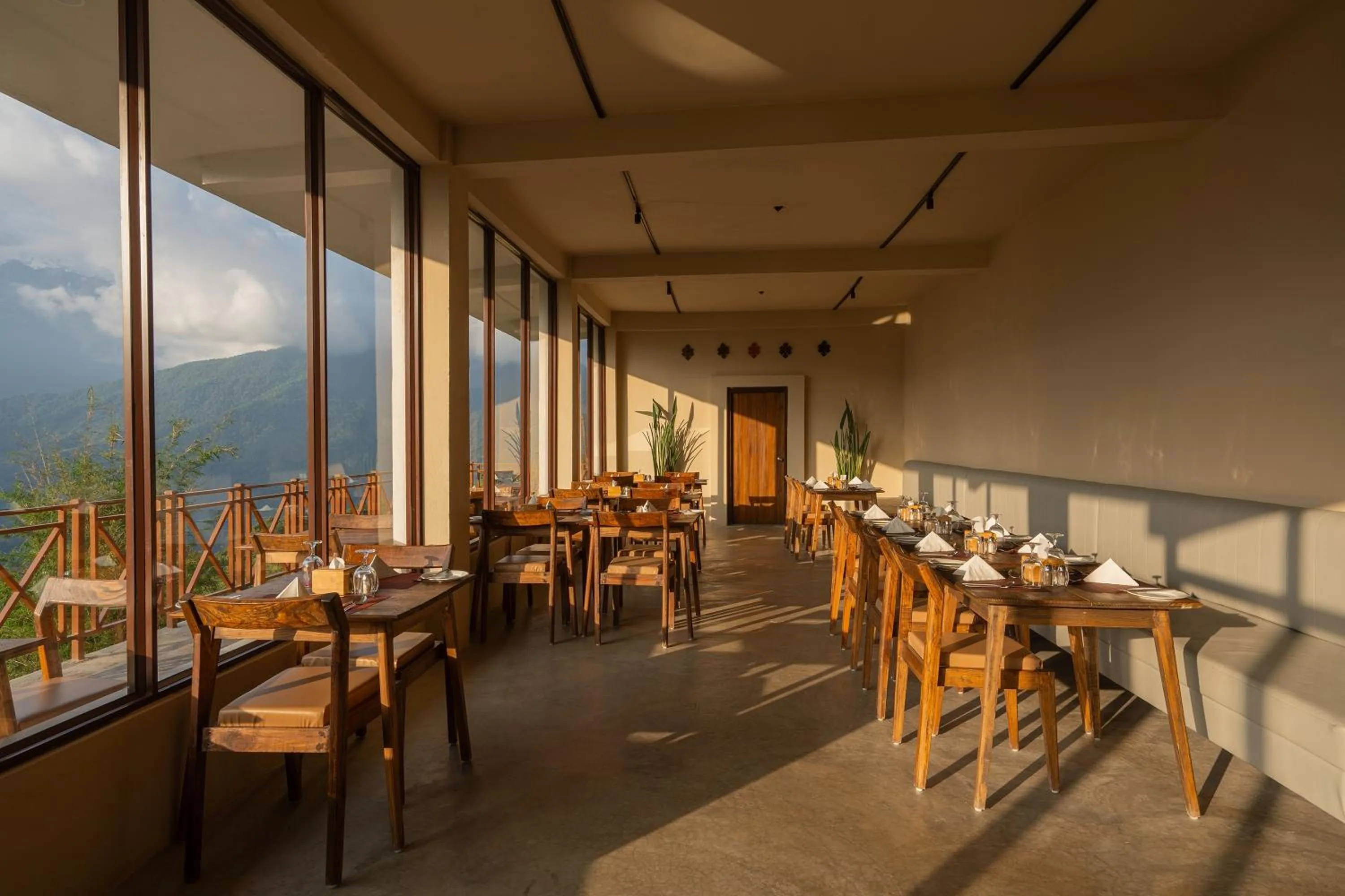 Restaurant/places to eat in Nana Mountain Resort Mt Annapurna View