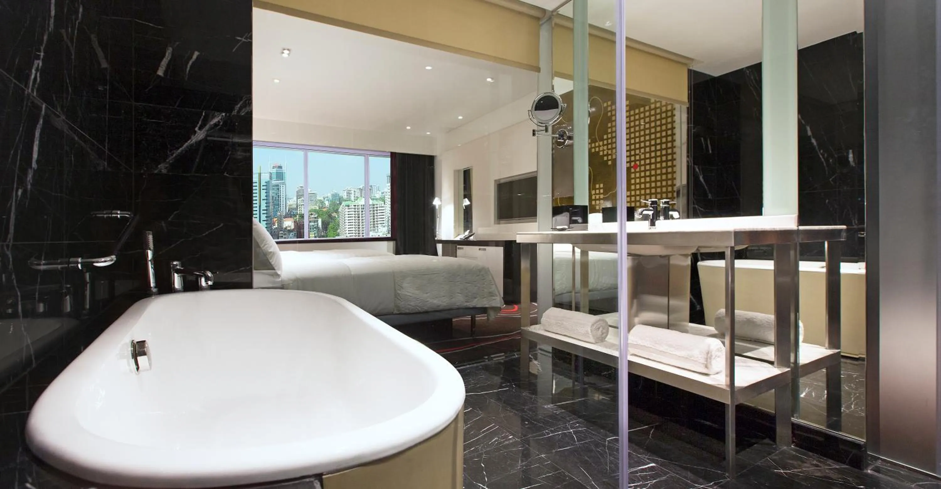 Bathroom in Le Meridien Saigon