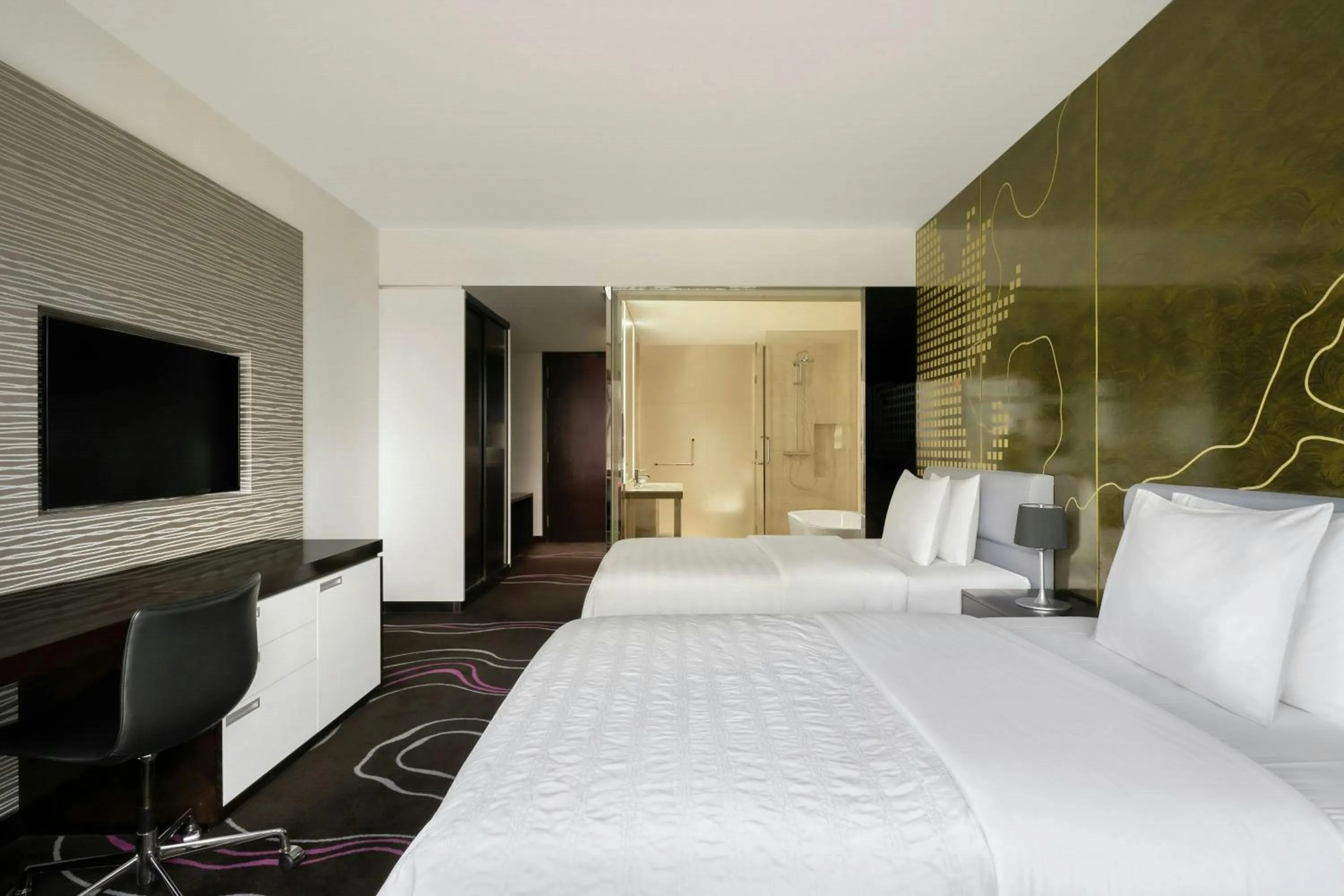 Photo of the whole room, Bed in Le Meridien Saigon