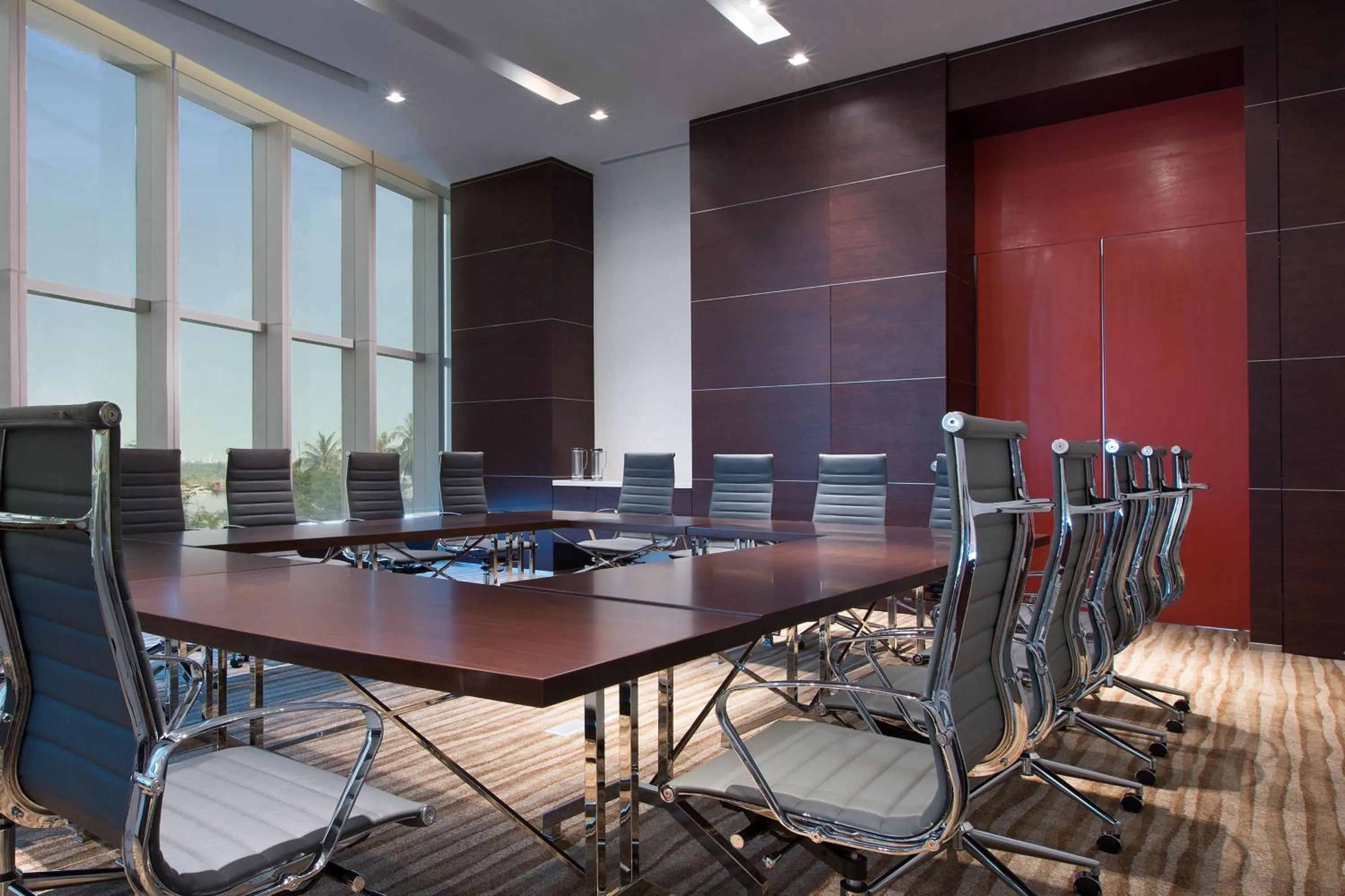 Meeting/conference room in Le Meridien Saigon