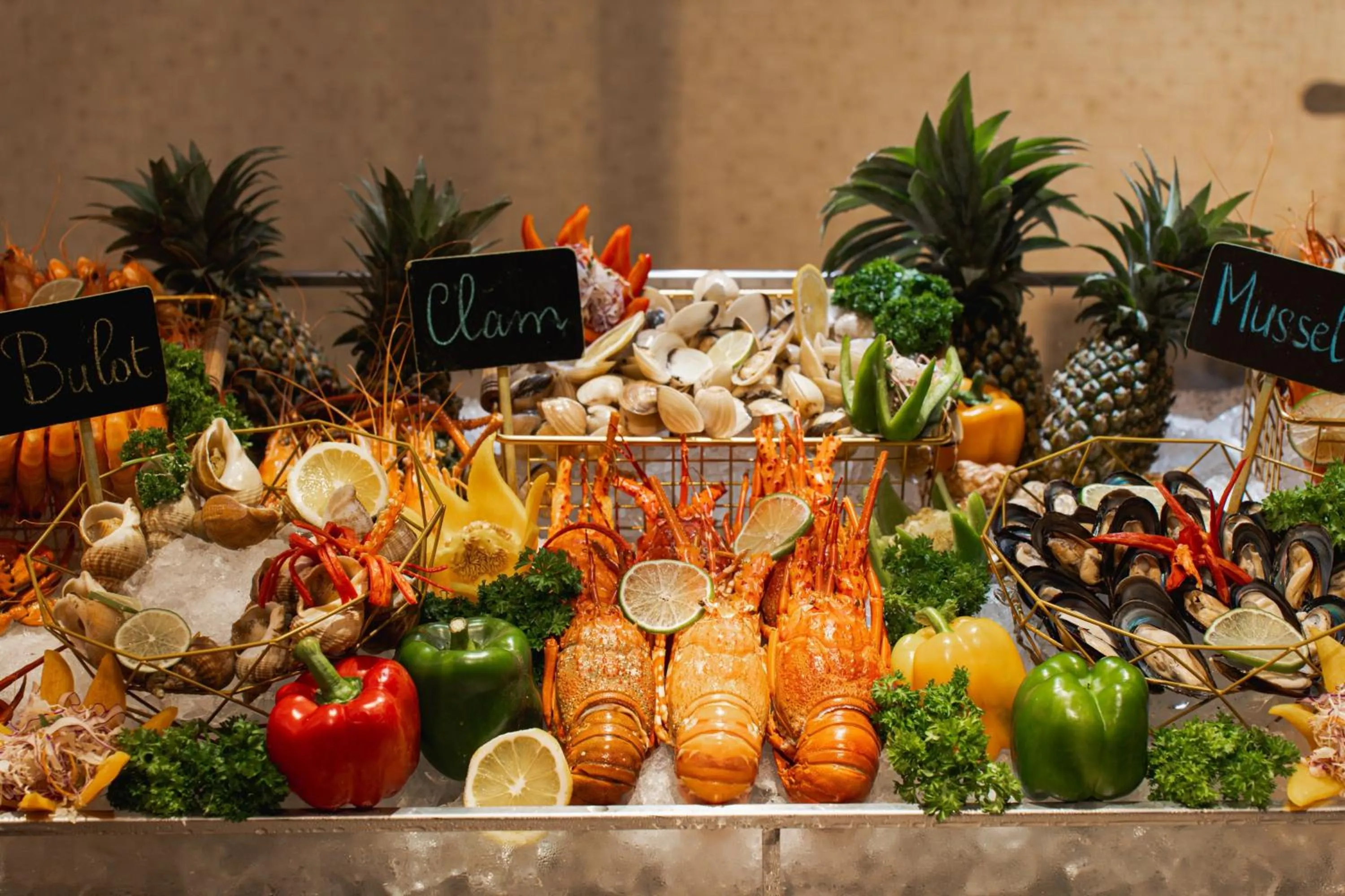 Restaurant/places to eat in Le Meridien Saigon