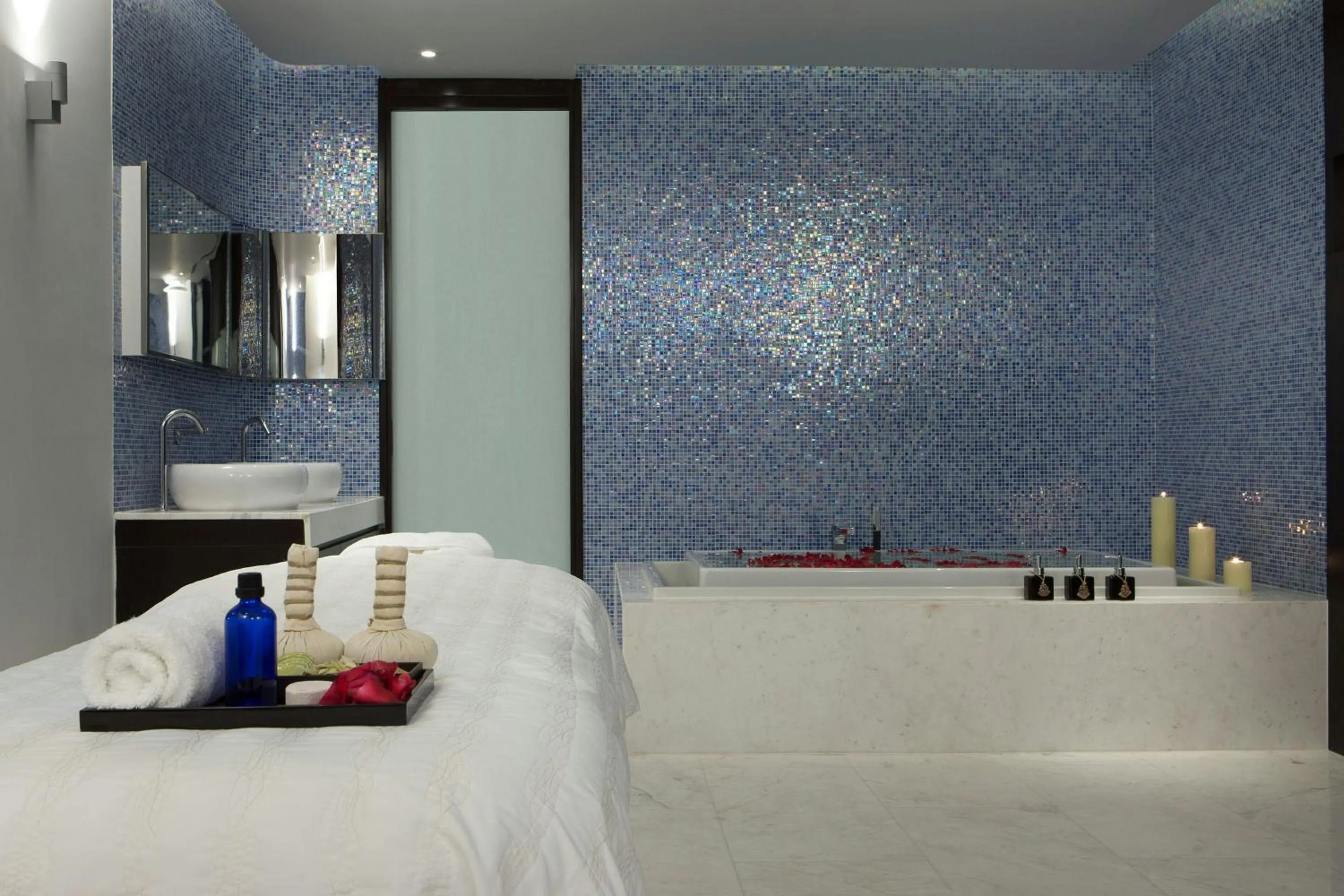 Spa and wellness centre/facilities, Bed in Le Meridien Saigon