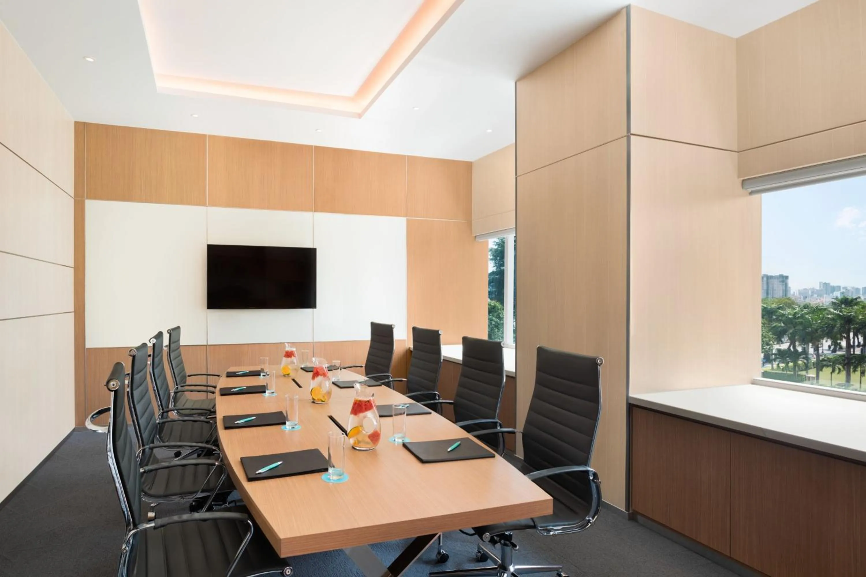 Meeting/conference room in Le Meridien Saigon