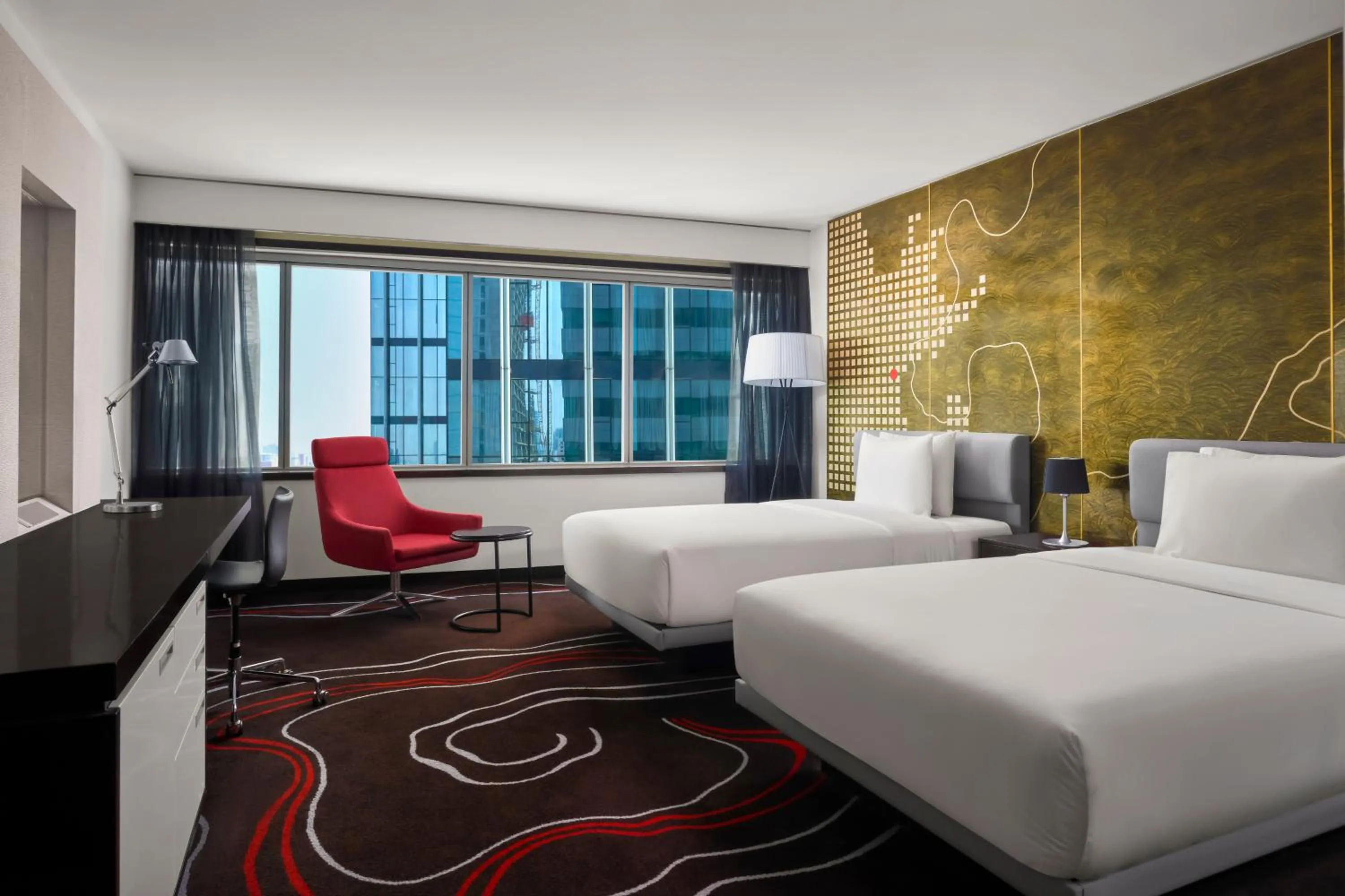 Bed in Le Meridien Saigon