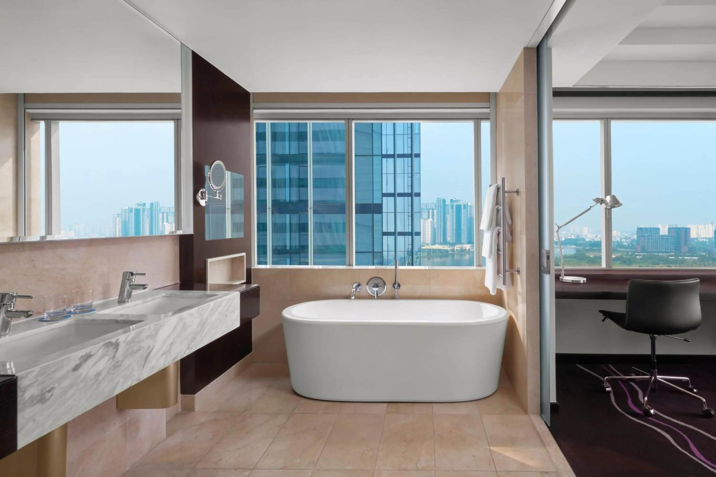 Bathroom in Le Meridien Saigon