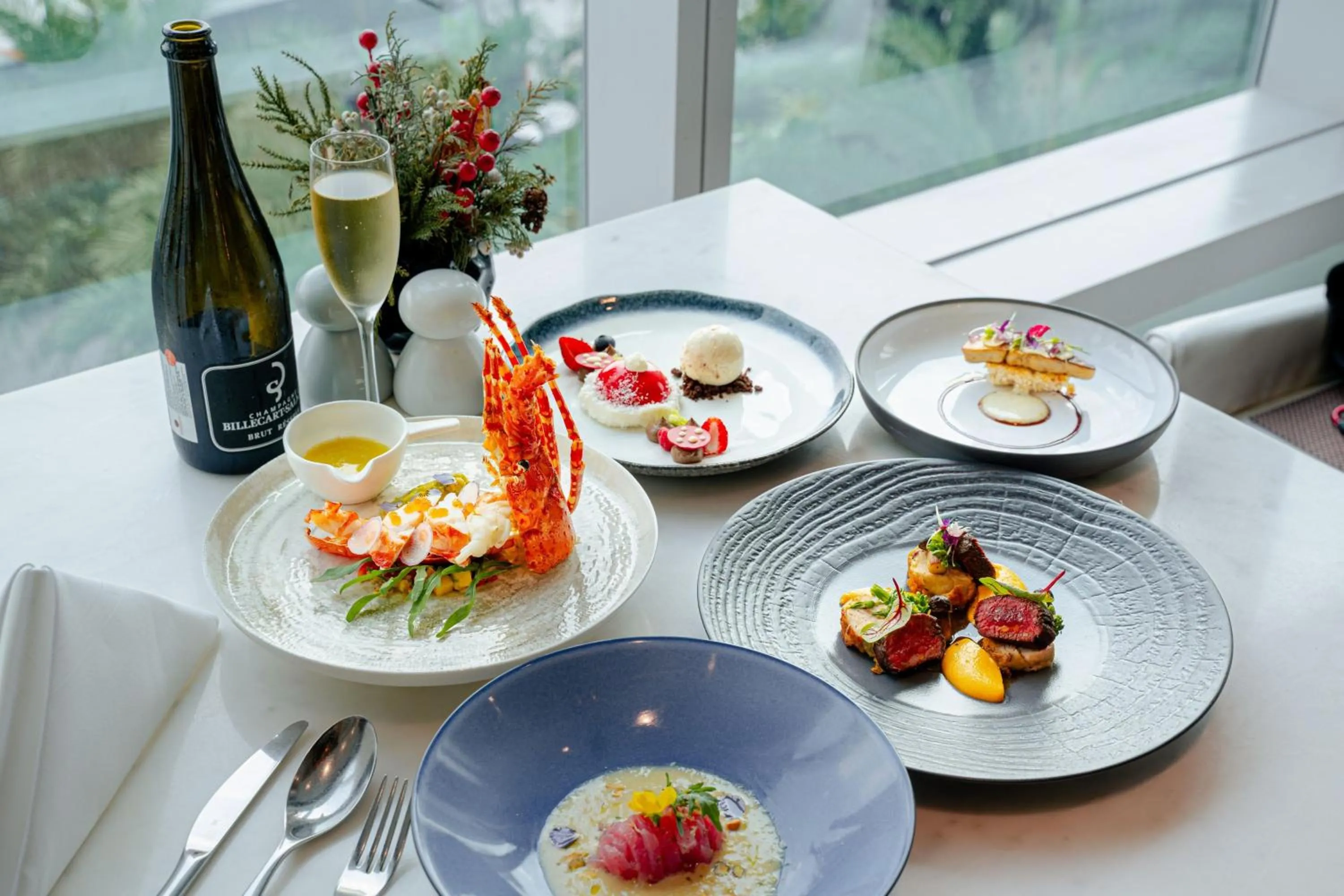 Restaurant/places to eat in Le Meridien Saigon