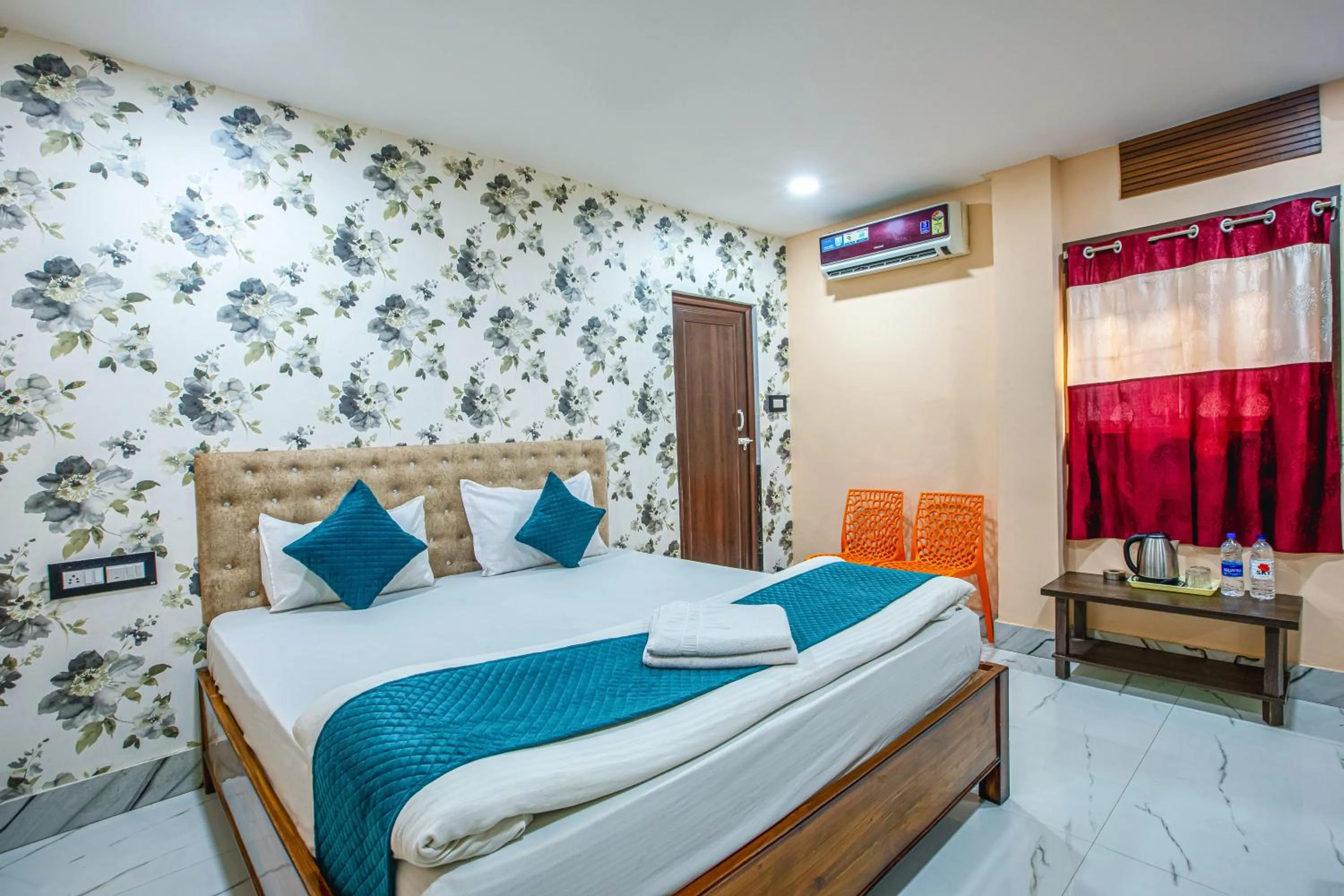 Photo of the whole room, Bed in Silver Star Residency