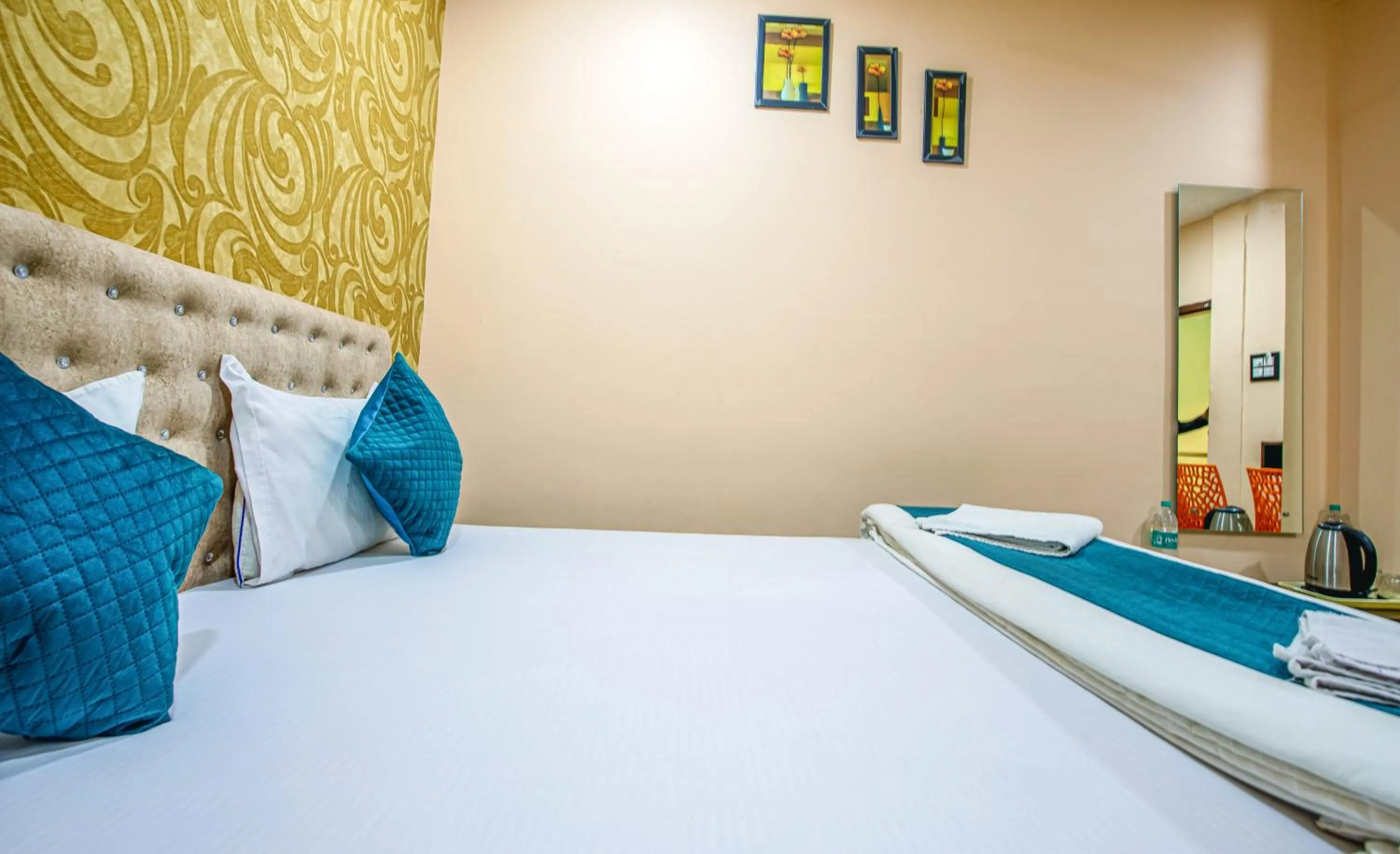 Photo of the whole room, Bed in Silver Star Residency