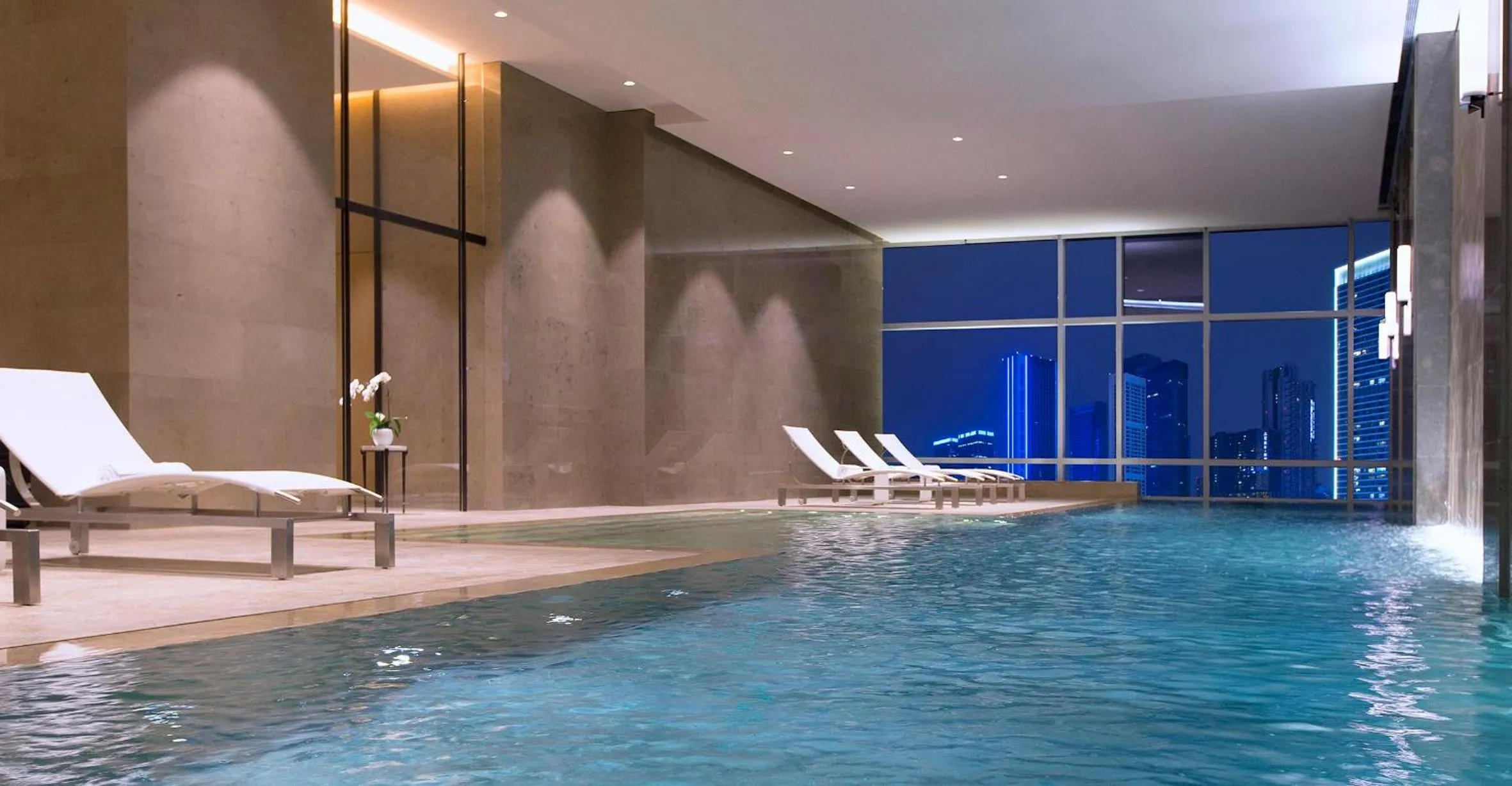 Swimming pool in Niccolo Chengdu