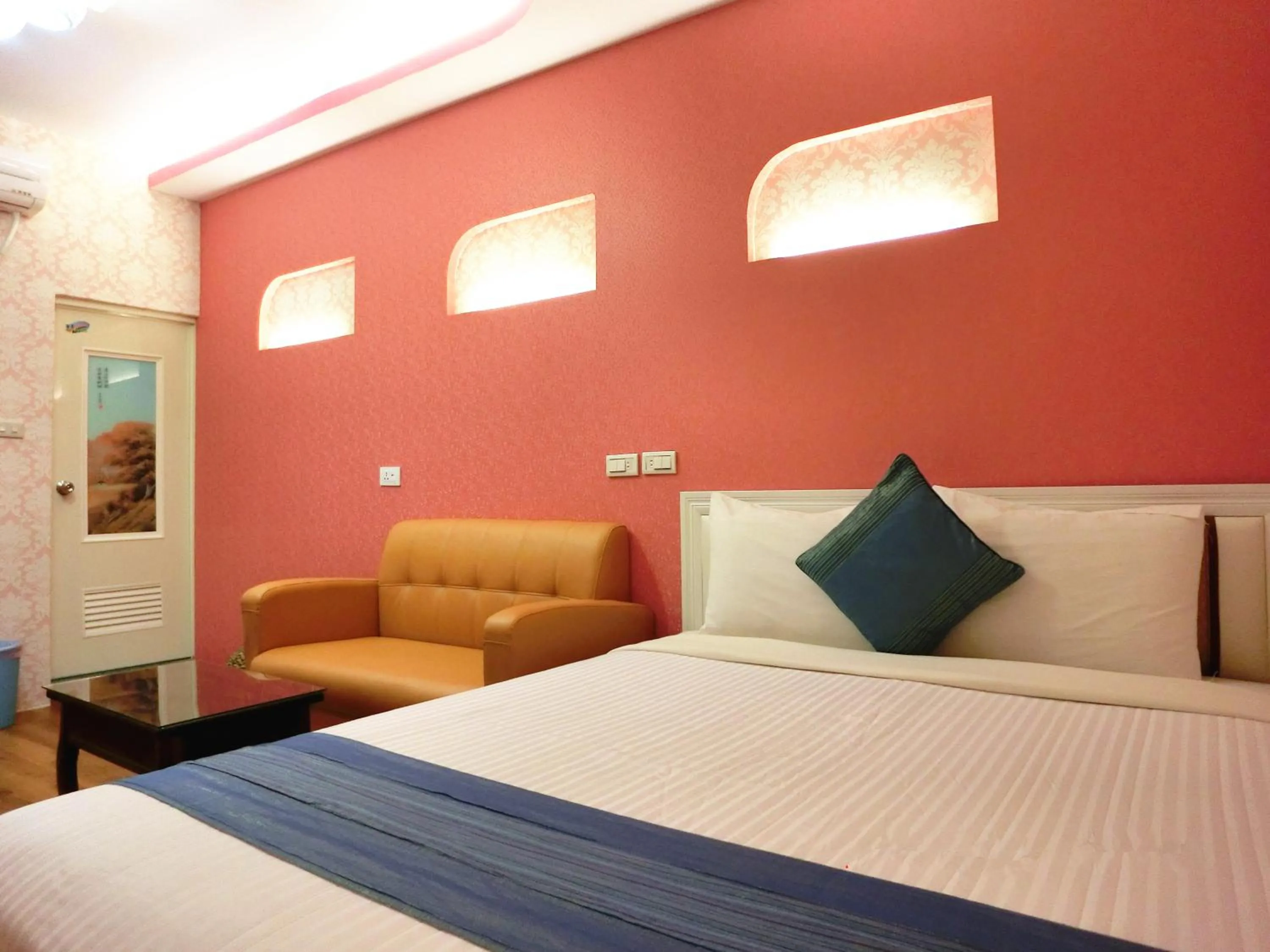 Shower, Bed in Xing Ji Hotel