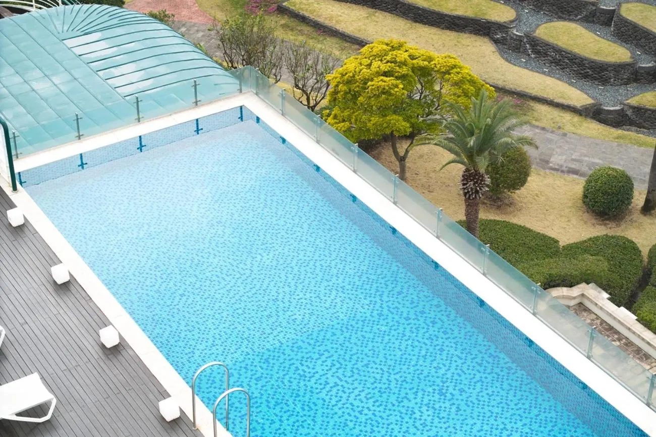 Swimming pool in Grand Josun Hill Suite