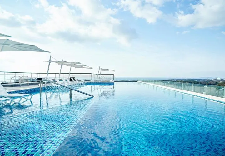Swimming pool in Grand Josun Hill Suite
