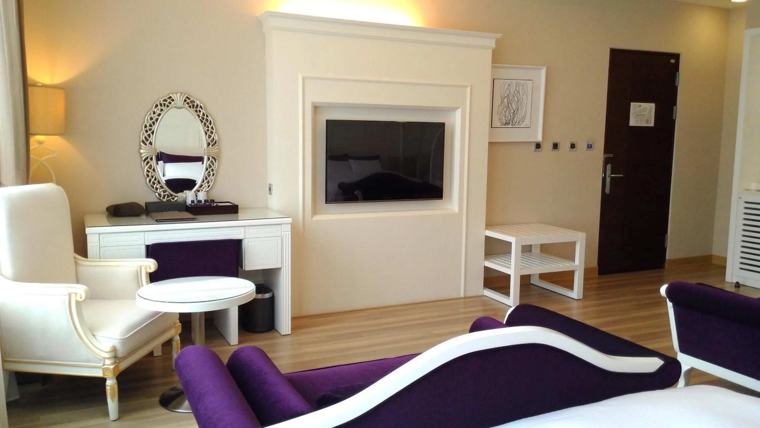 Living room, Bed in Hotel Modern Puli