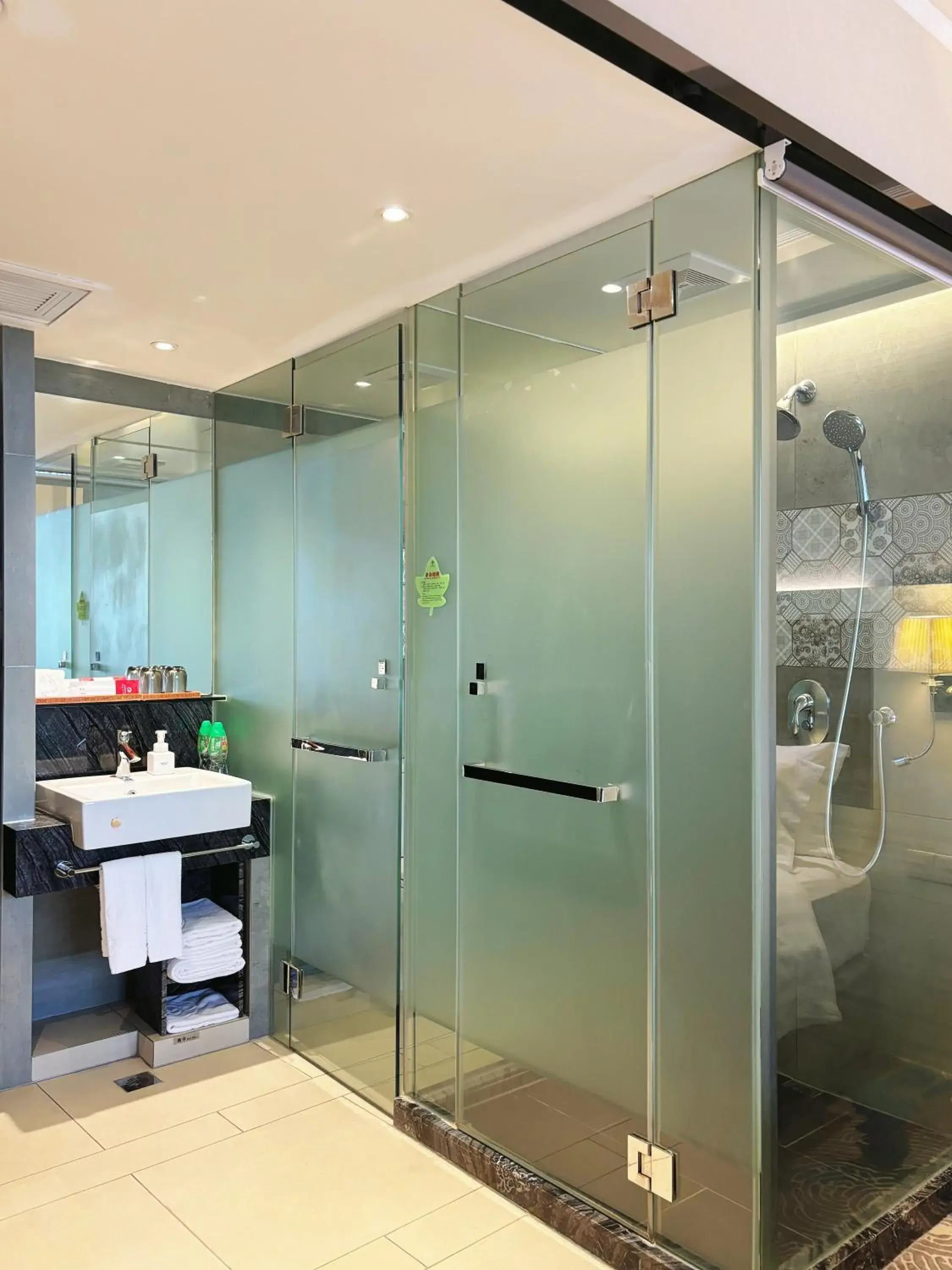 Executive Queen Room in Shenzhen Lido Hotel Executive Queen Room in Shenzhen Lido Hotel