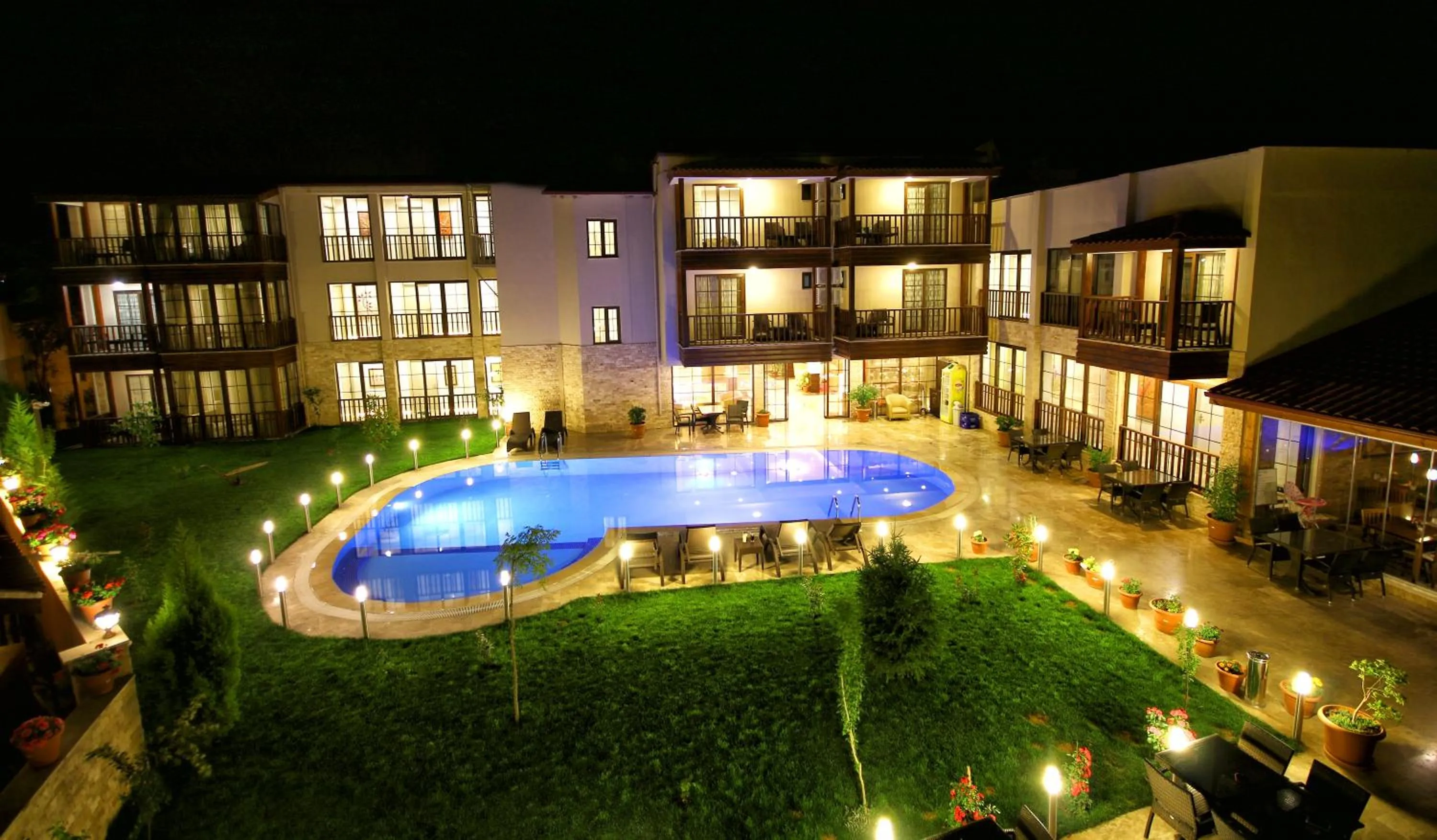 Restaurant/places to eat in Venus Suite Hotel