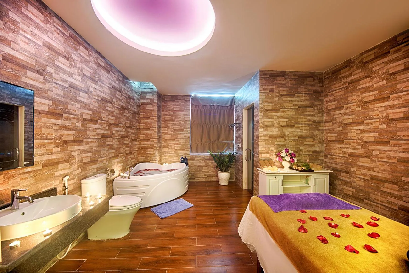 Entertainment, Bed in Muong Thanh Grand Cua Lo Hotel