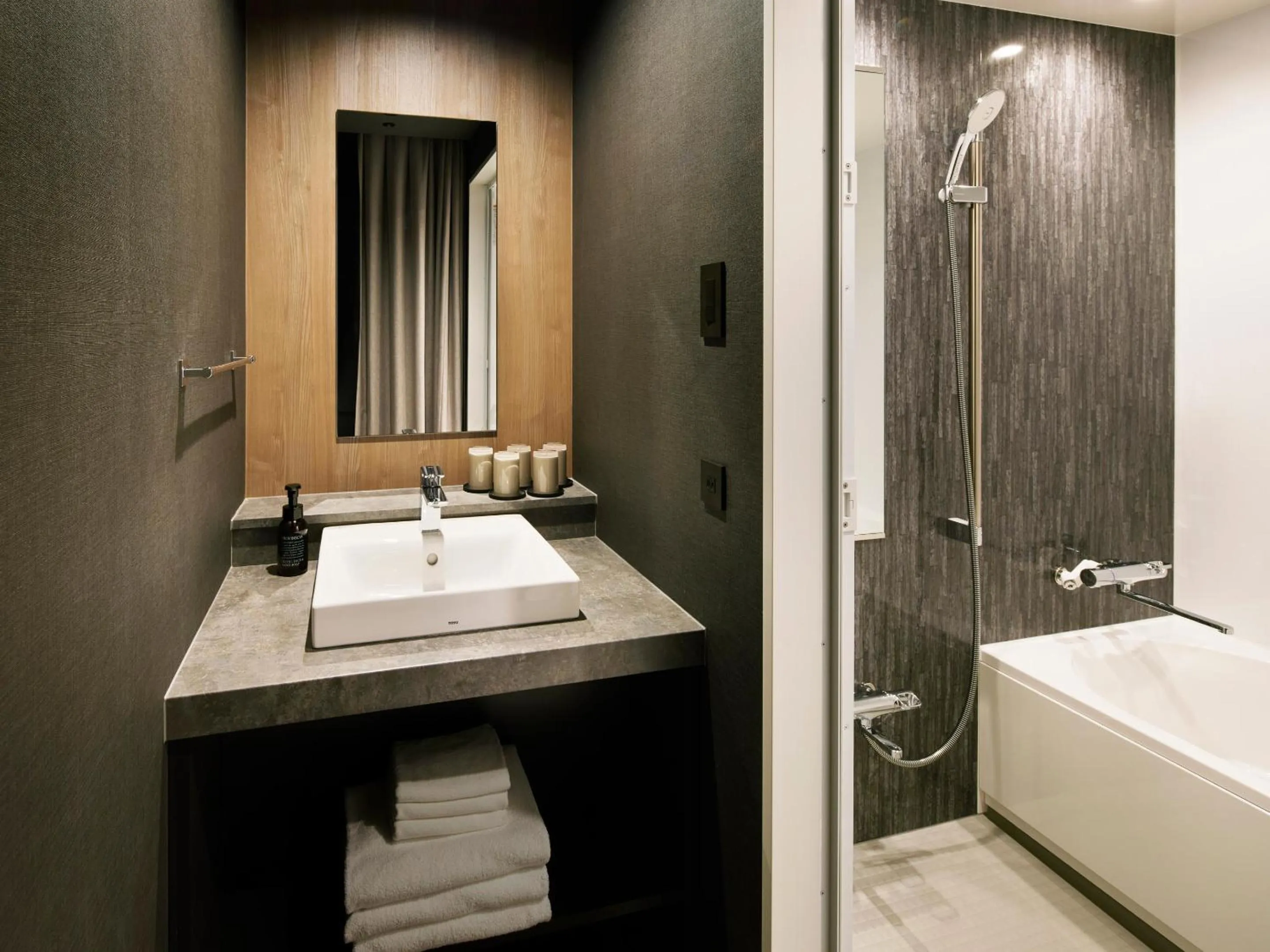 Shower in ES CON FIELD HOKKAIDO HOTEL Kitahiroshima Station