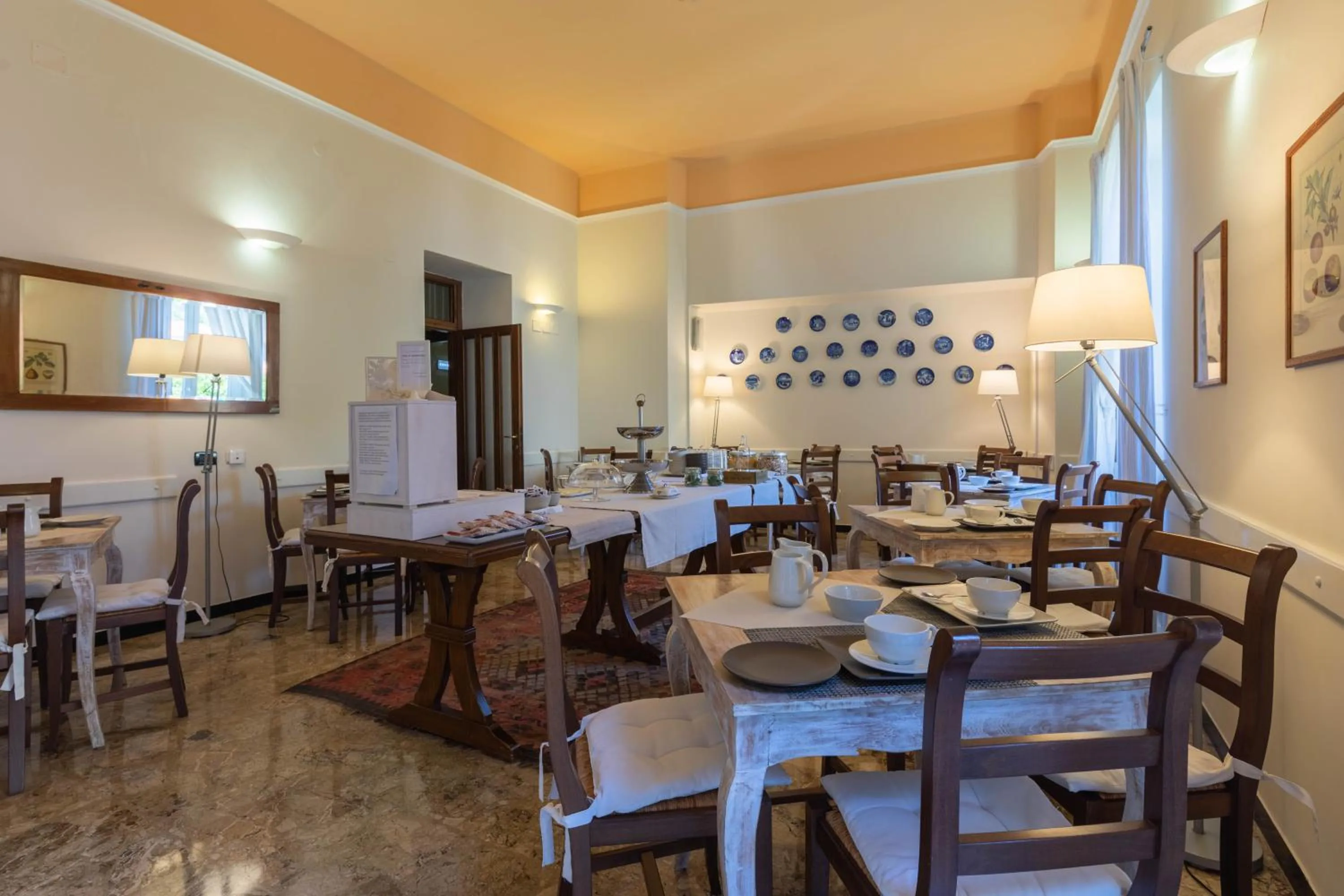 Restaurant/places to eat in Villa Salvarezza