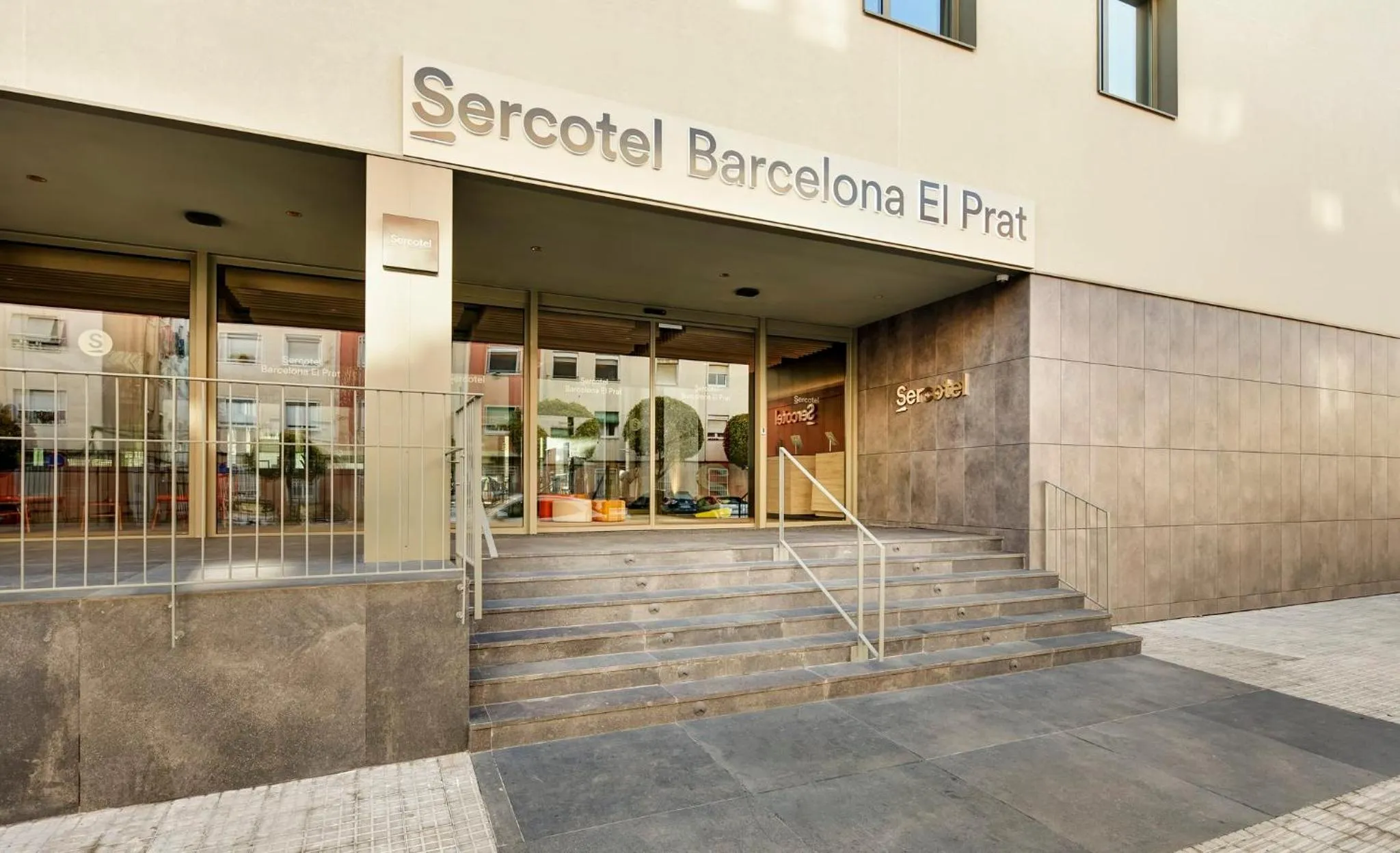 Facade/entrance in Sercotel Barcelona El Prat
