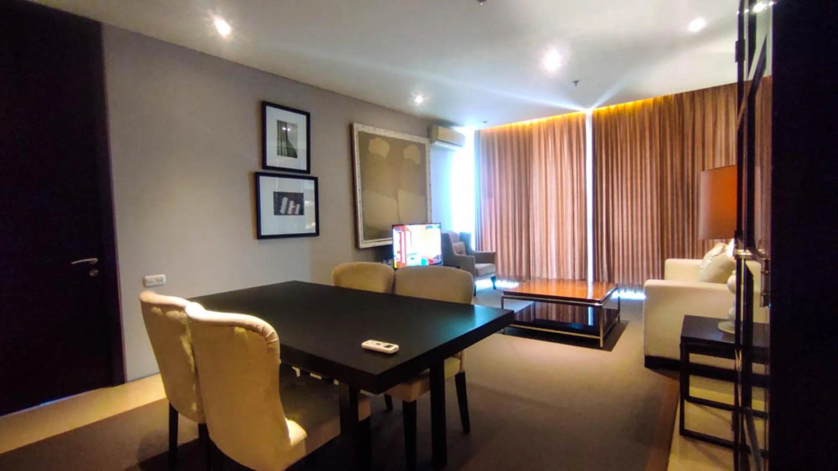 Photo of the whole room in Apartment 3BR with River View in City Center at Sumatra36 Surabaya By Travelio