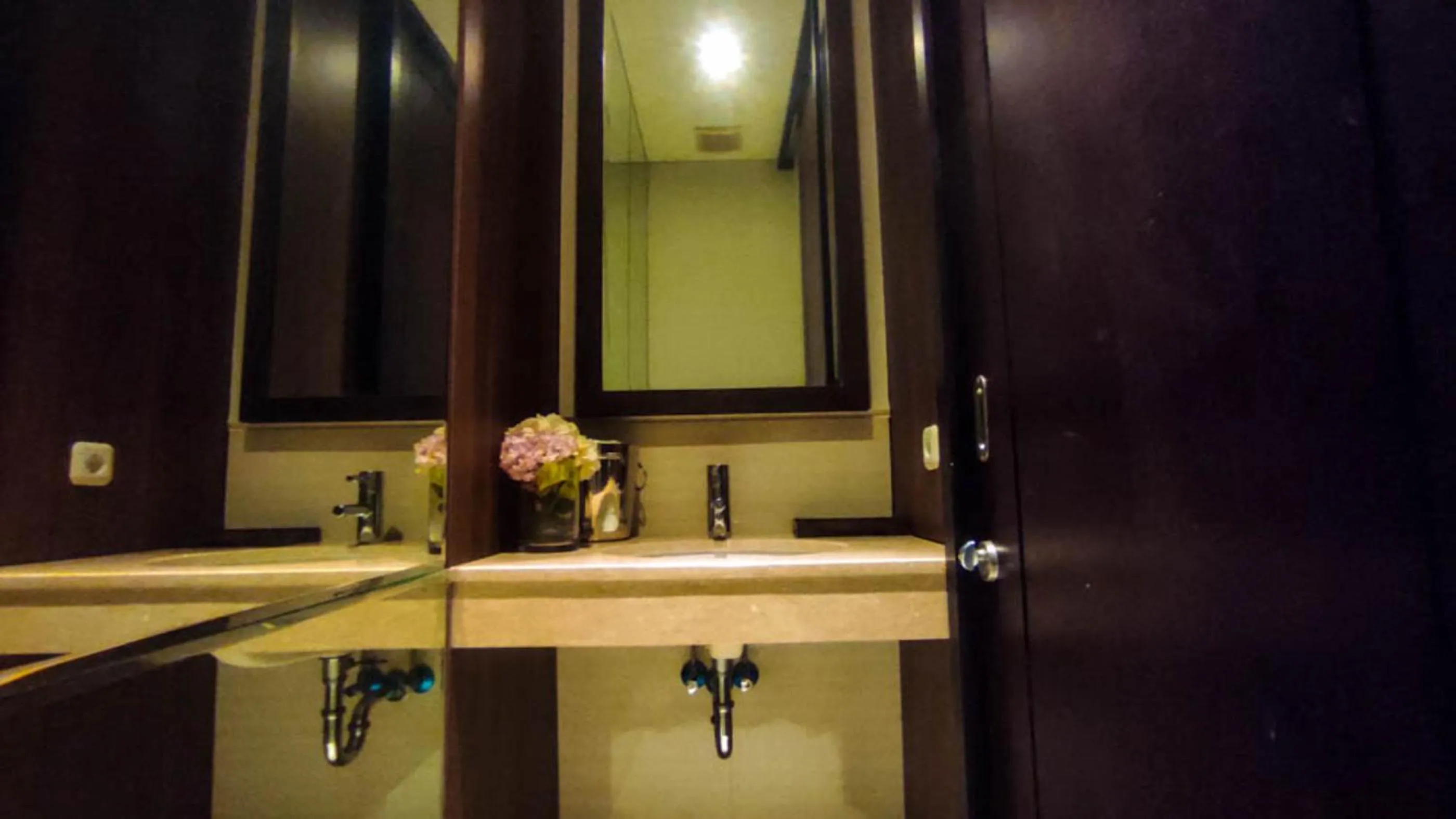 Apartment 3BR with River View in City Center at Sumatra36 Surabaya By Travelio