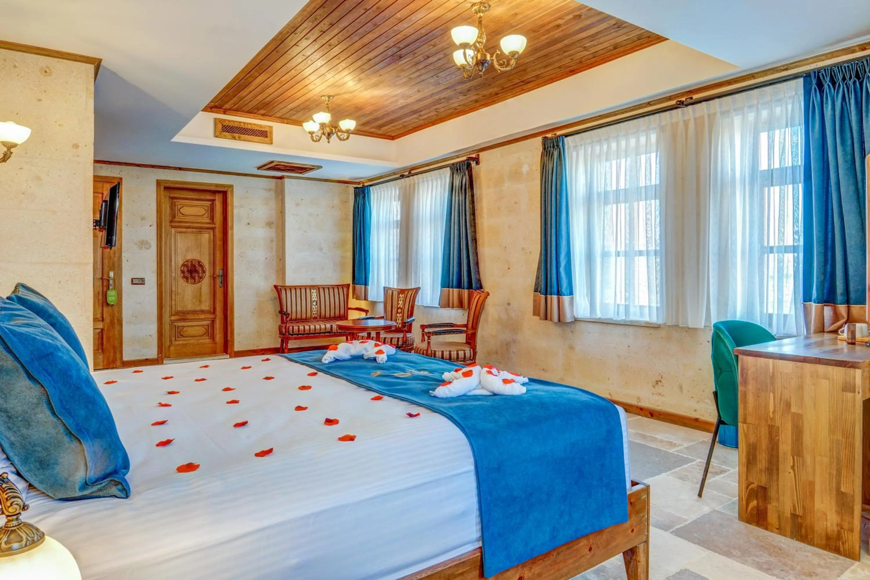 Photo of the whole room, Bed in Unique Cappadocia Palace