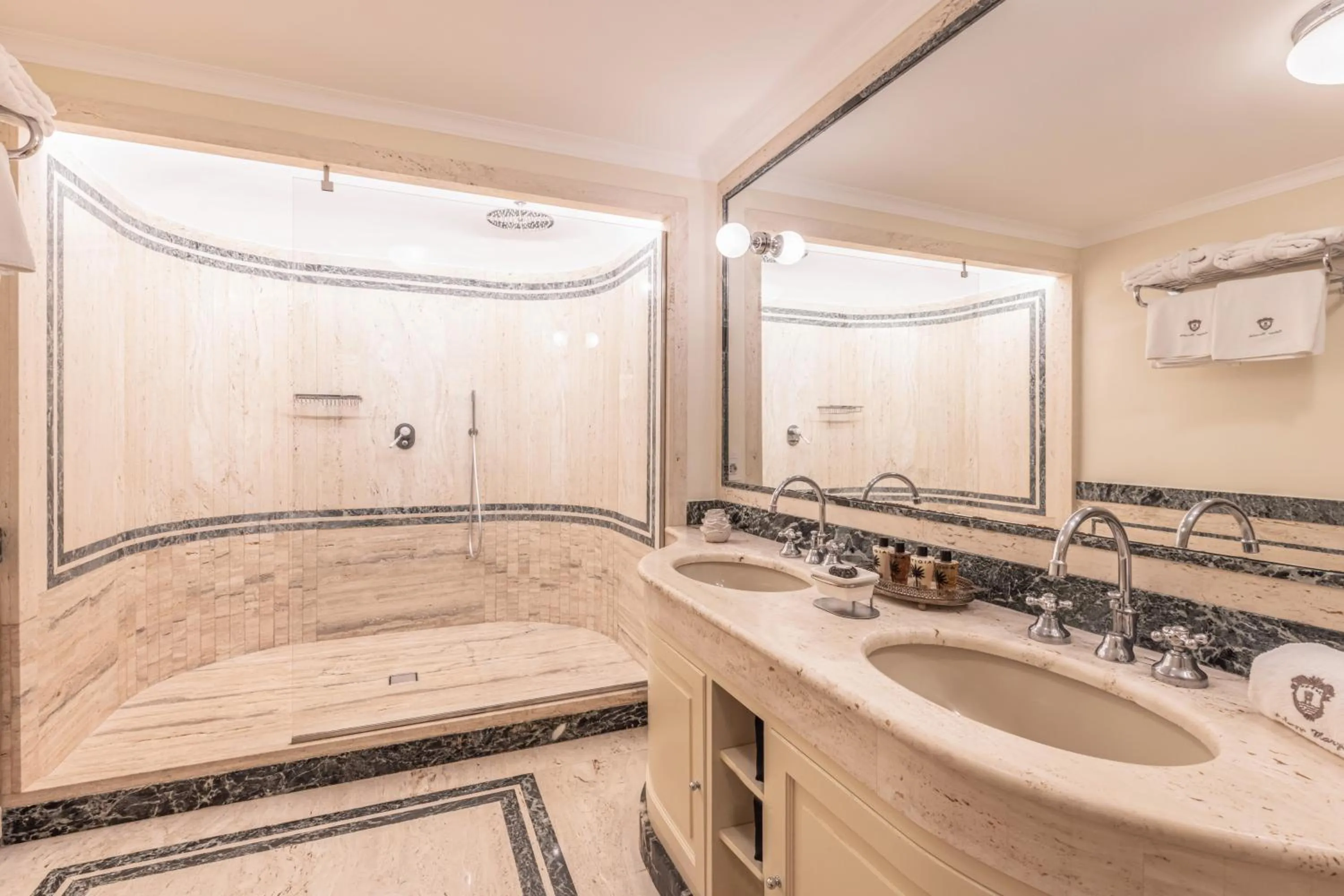 Shower in Palazzo Marziale