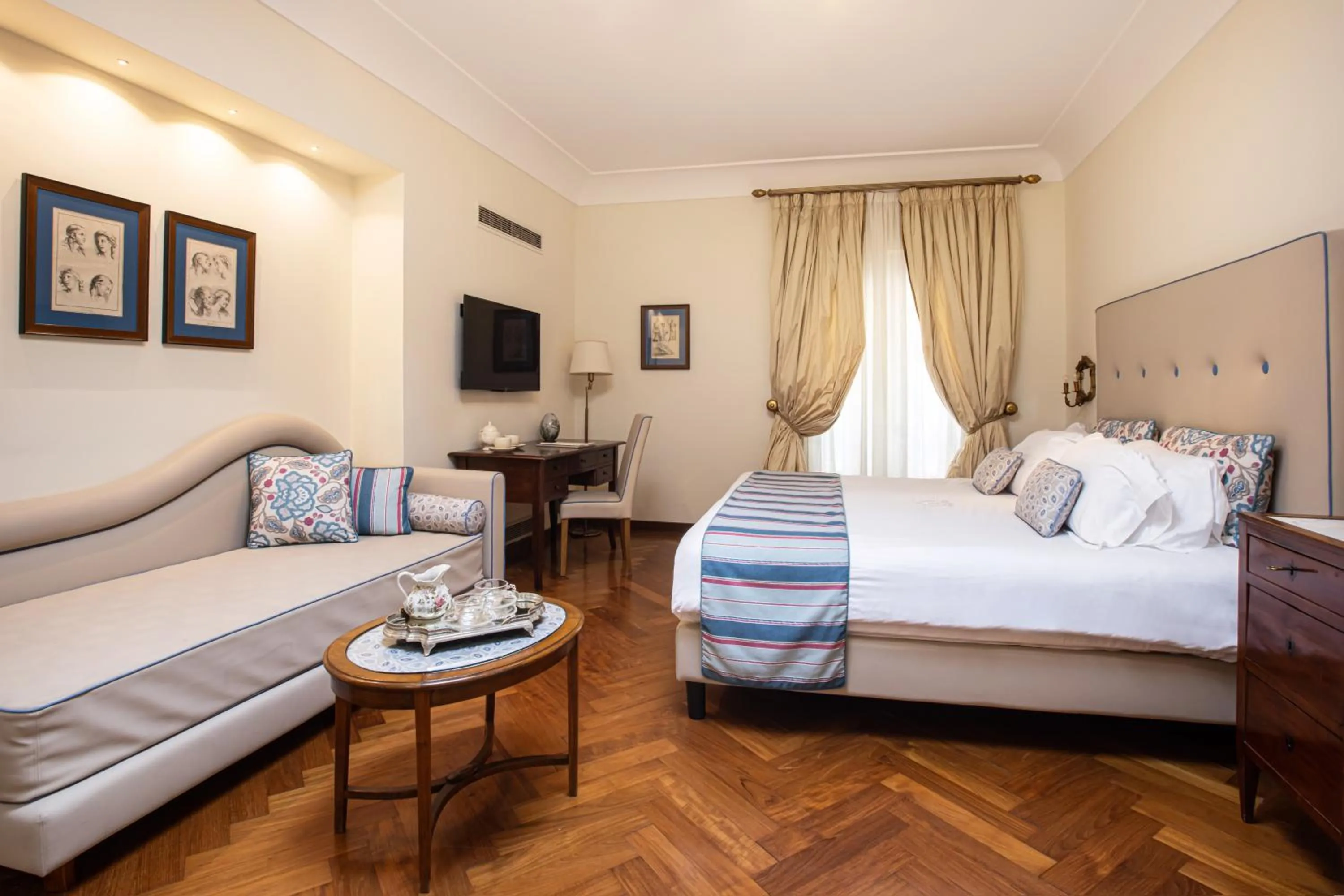 Photo of the whole room, Bed in Palazzo Marziale