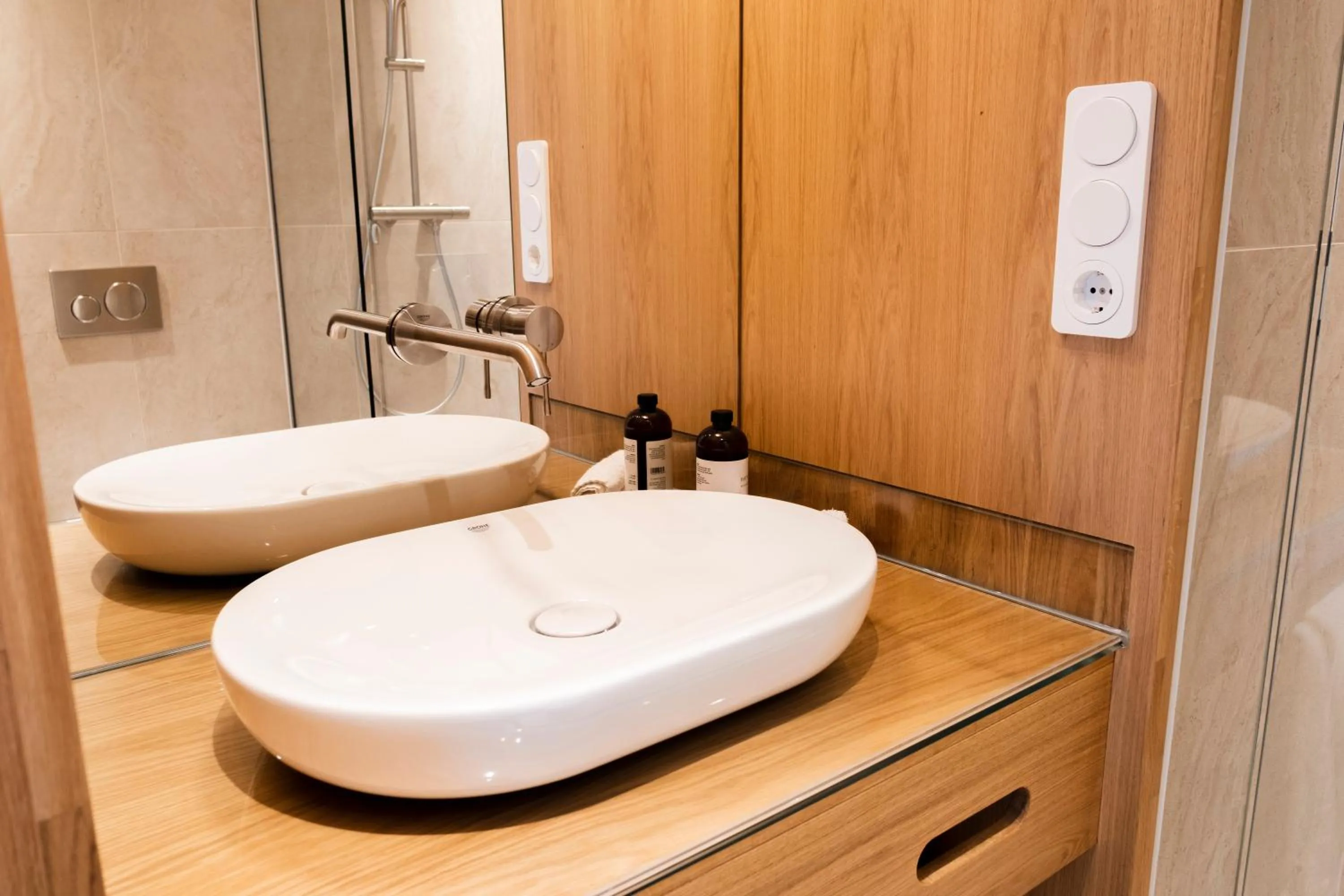 Toilet in Das Kaya Hotel Stuttgart Airport Messe