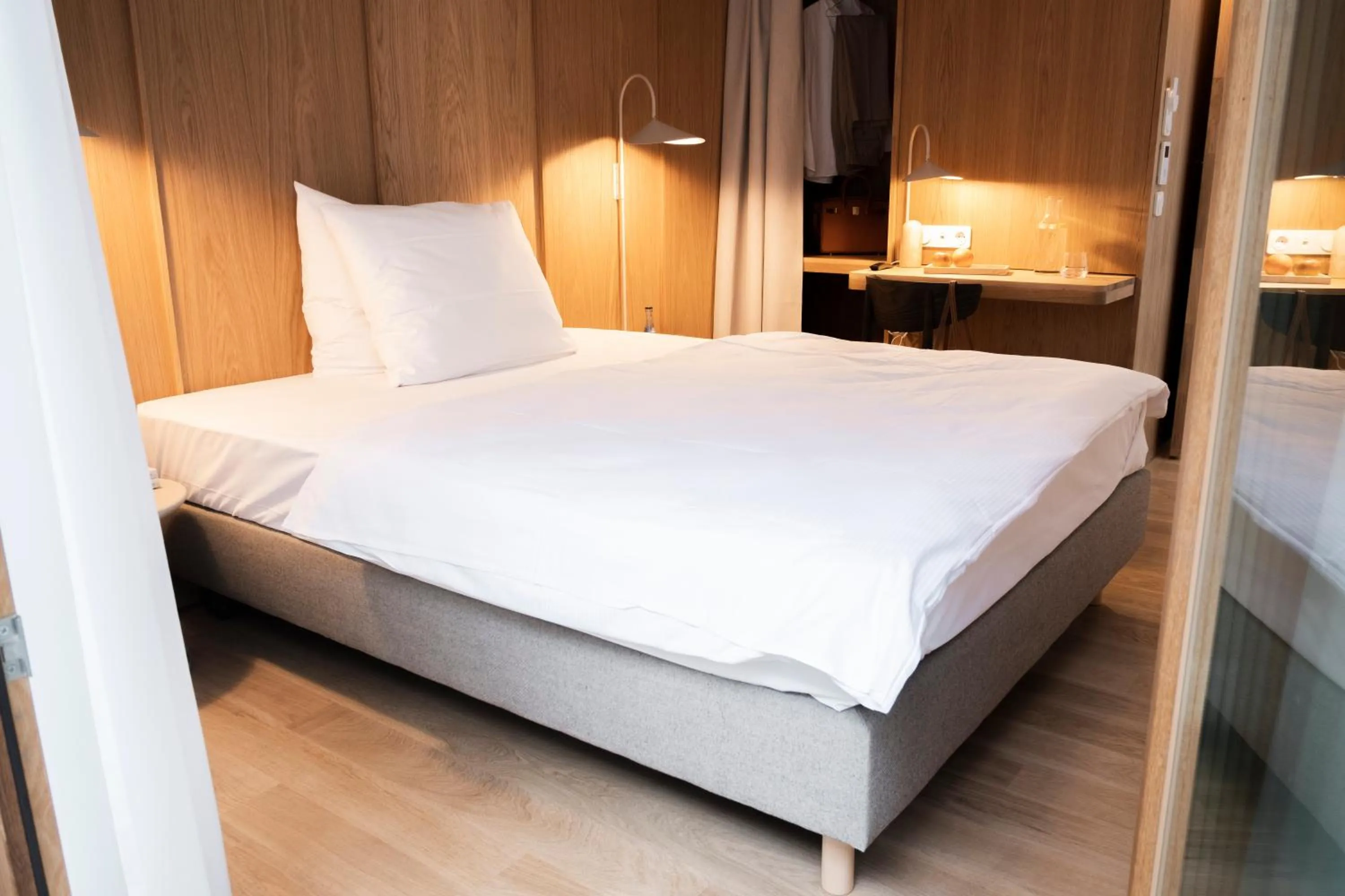 Bed in Das Kaya Hotel Stuttgart Airport Messe