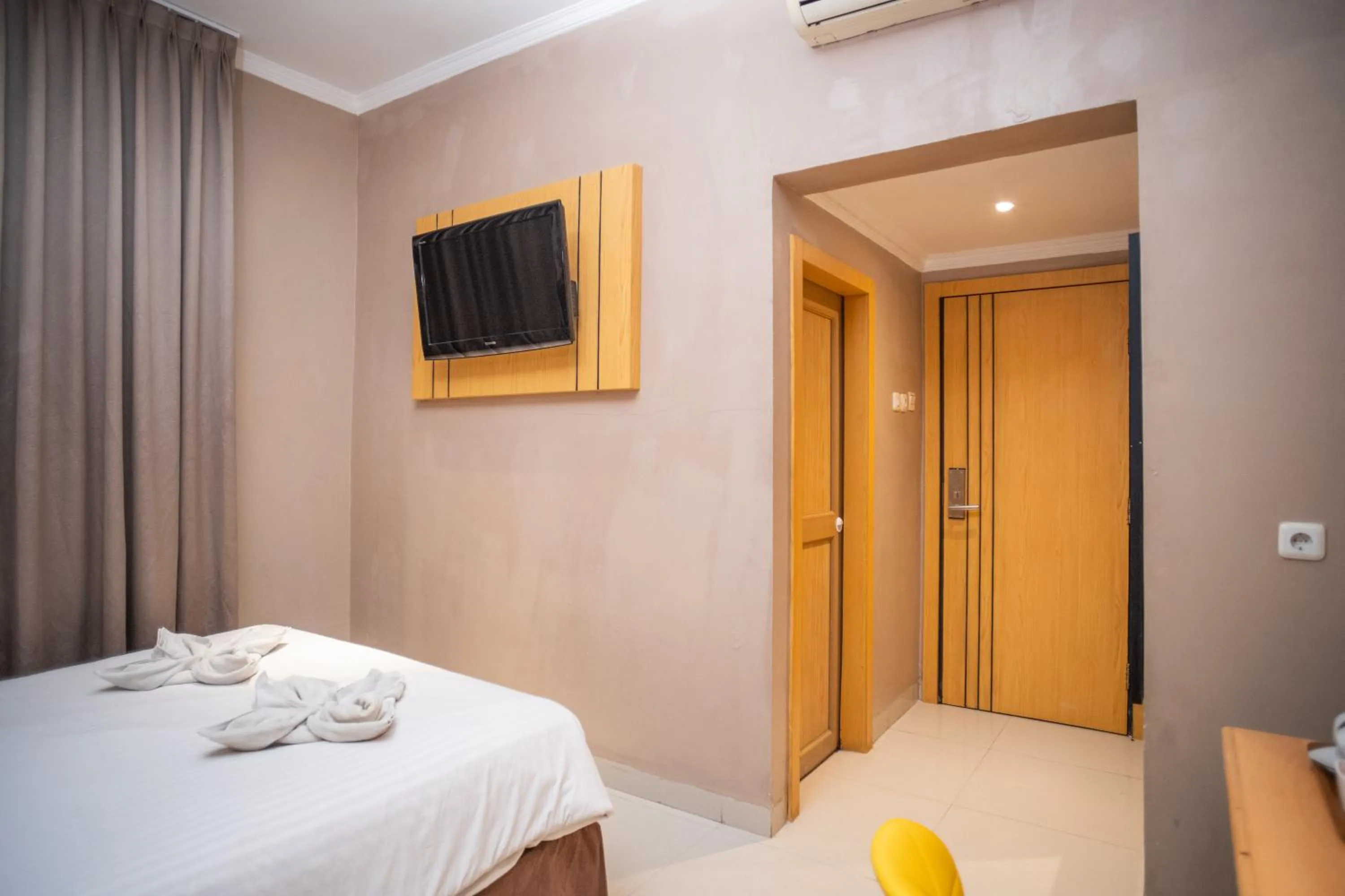 Bedroom, Bed in A'rabia Style Wahid Hasyim