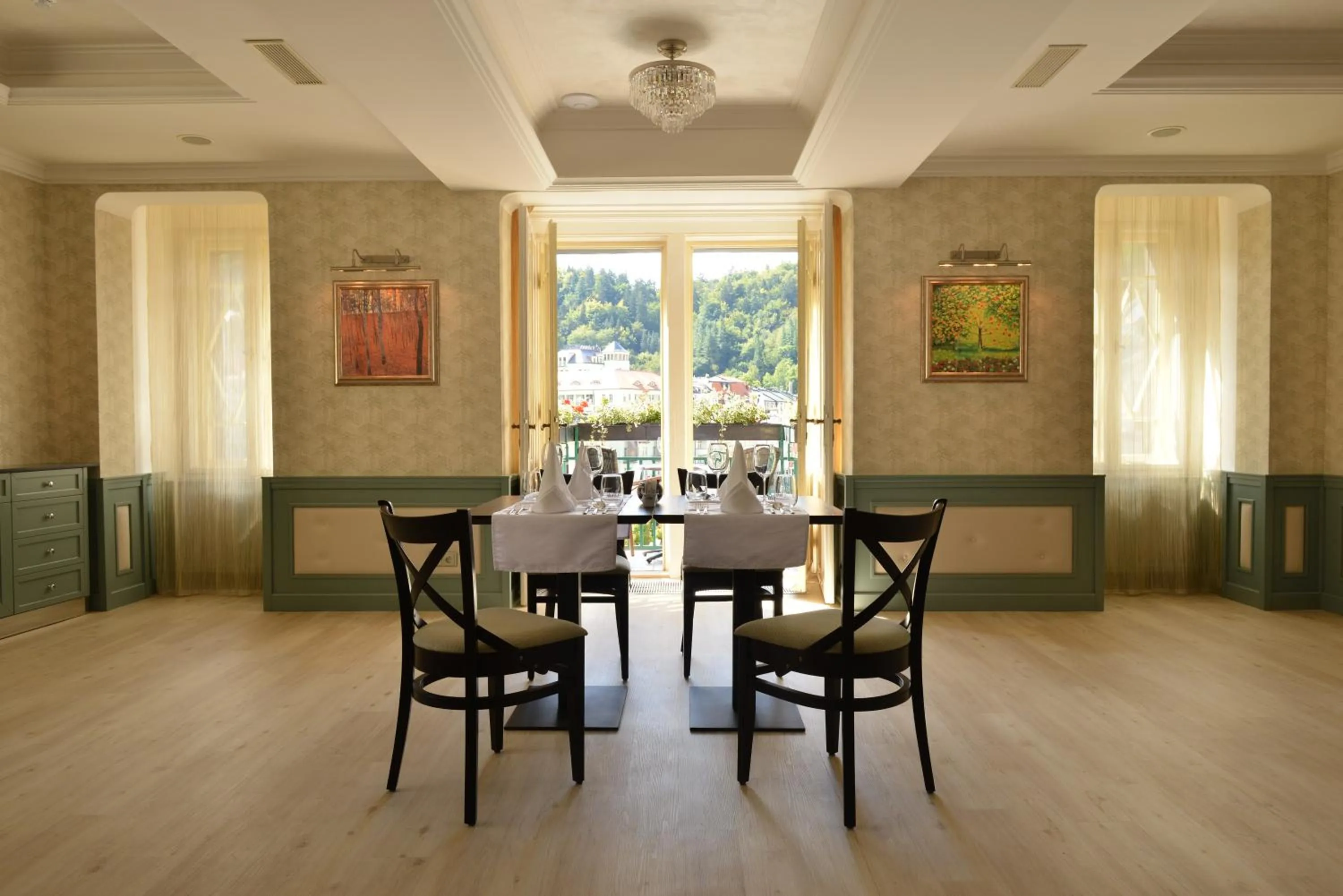 Restaurant/places to eat in EA Hotel Atlantic Palace