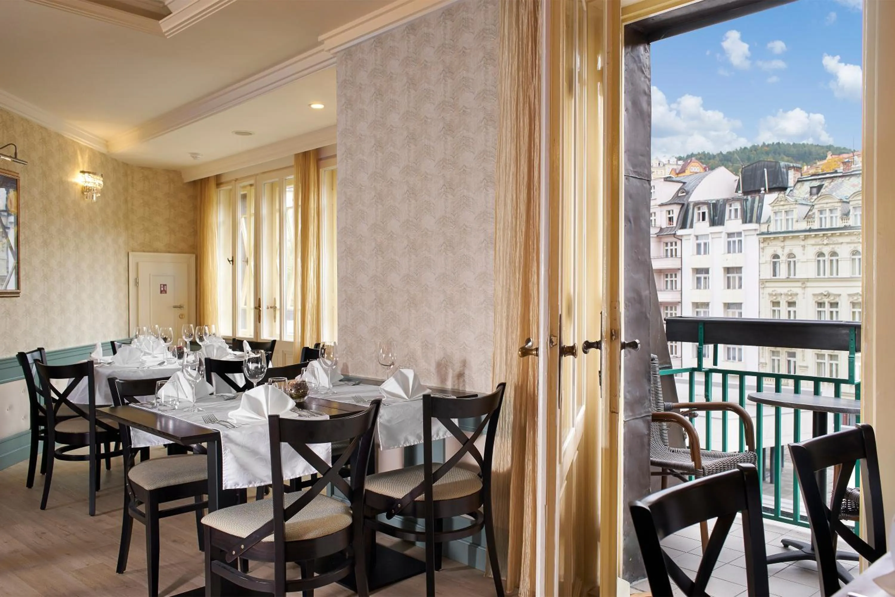 Restaurant/places to eat in EA Hotel Atlantic Palace