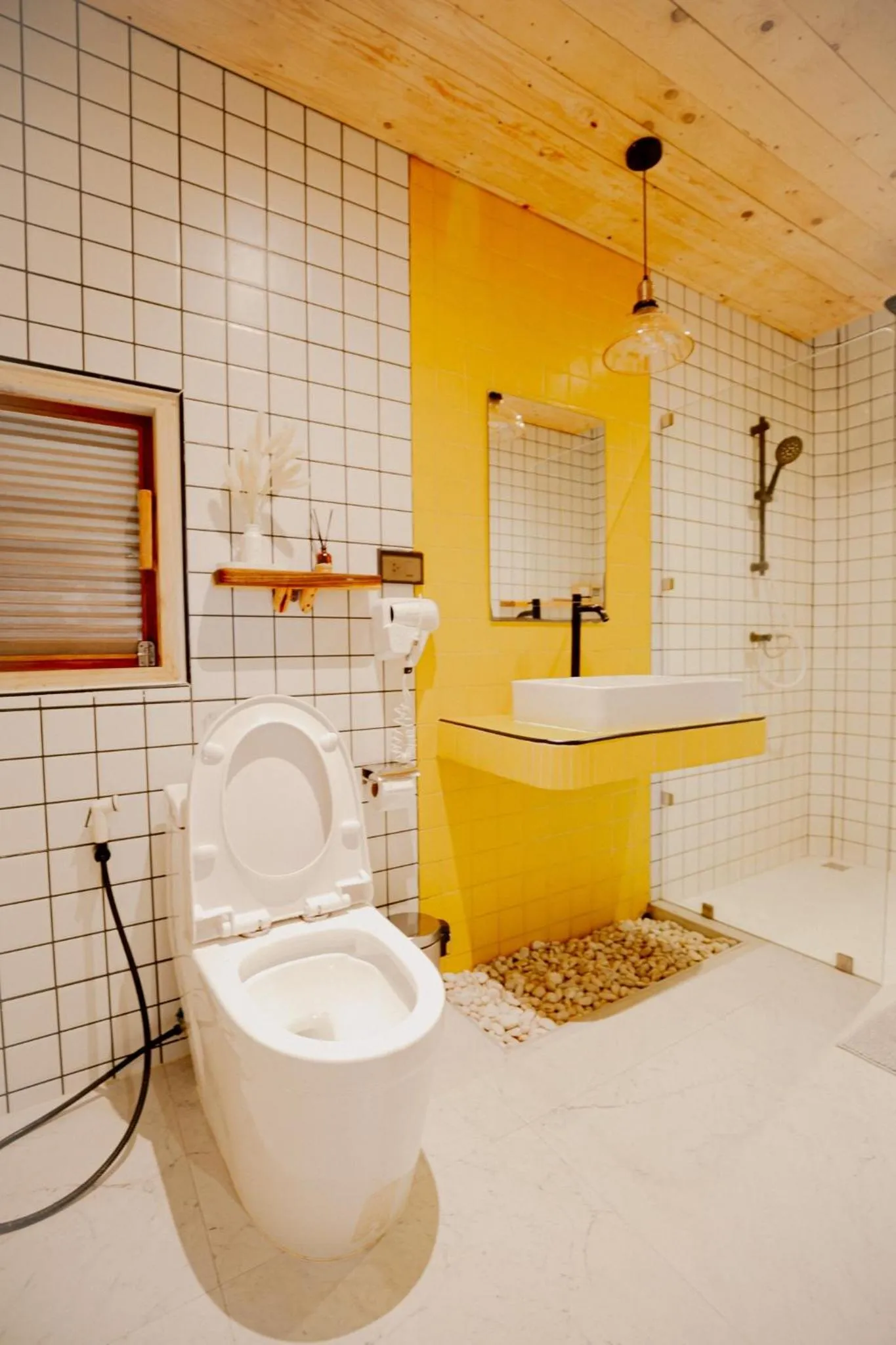 Toilet in Fan Sea Resort Kohlarn