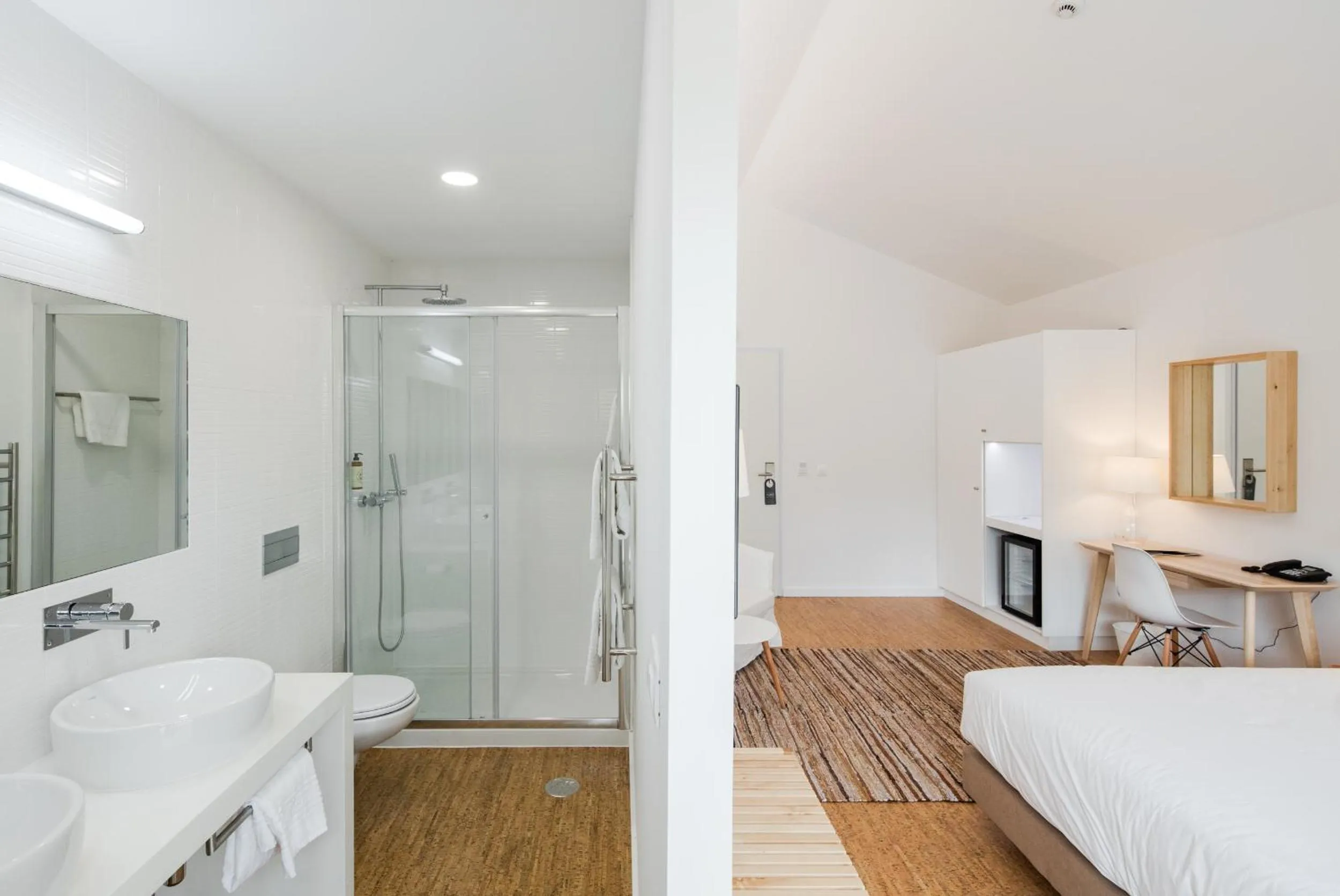 Shower, Bed in Sobreiras Alentejo Country Hotel - by Unlock Hotels